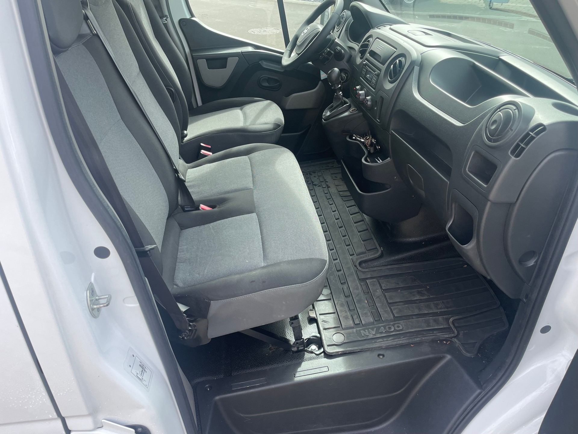 NISSAN NV400 F35.13 L2H2 Frisch MFK-image-8