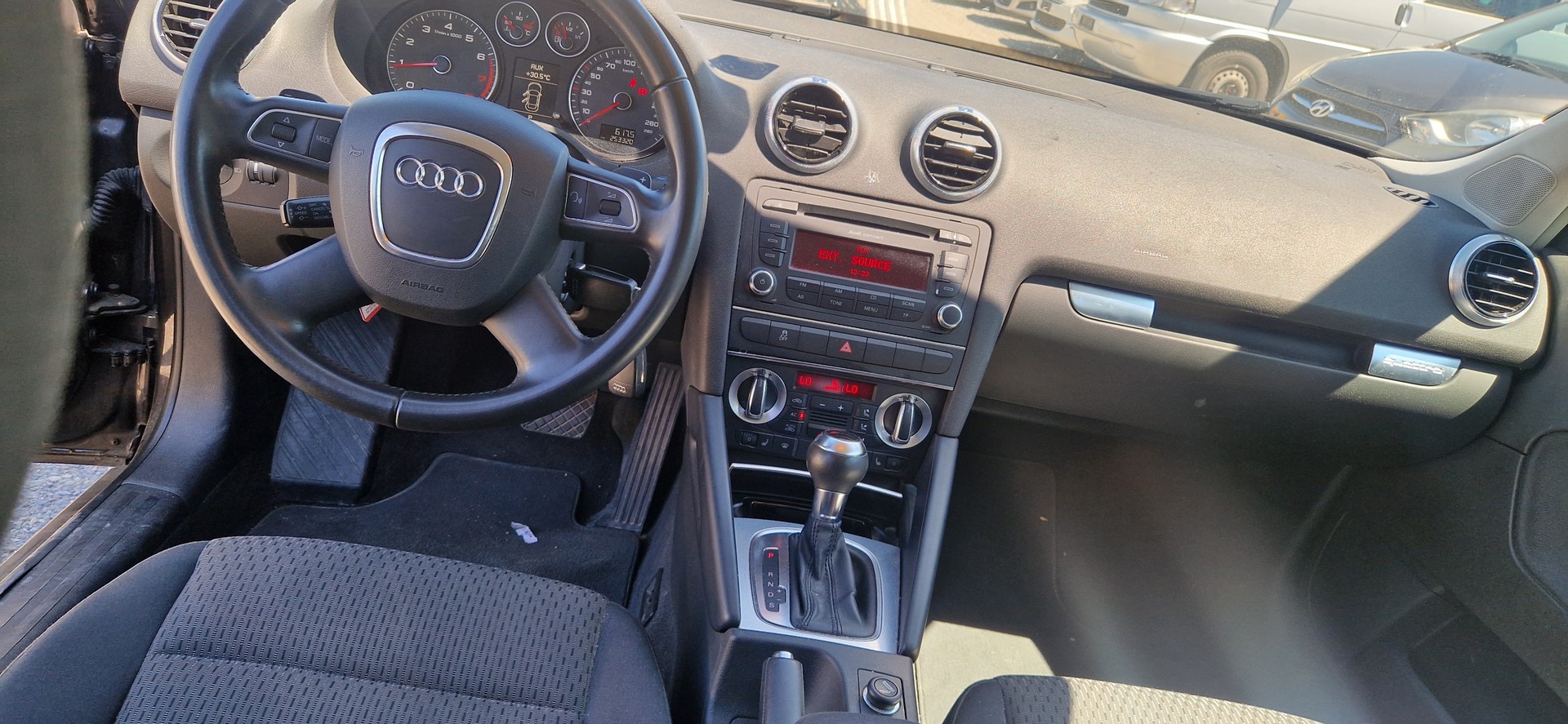 AUDI A3 Sportback 2.0 TFSI Ambiente quattro S-tronic-image-7