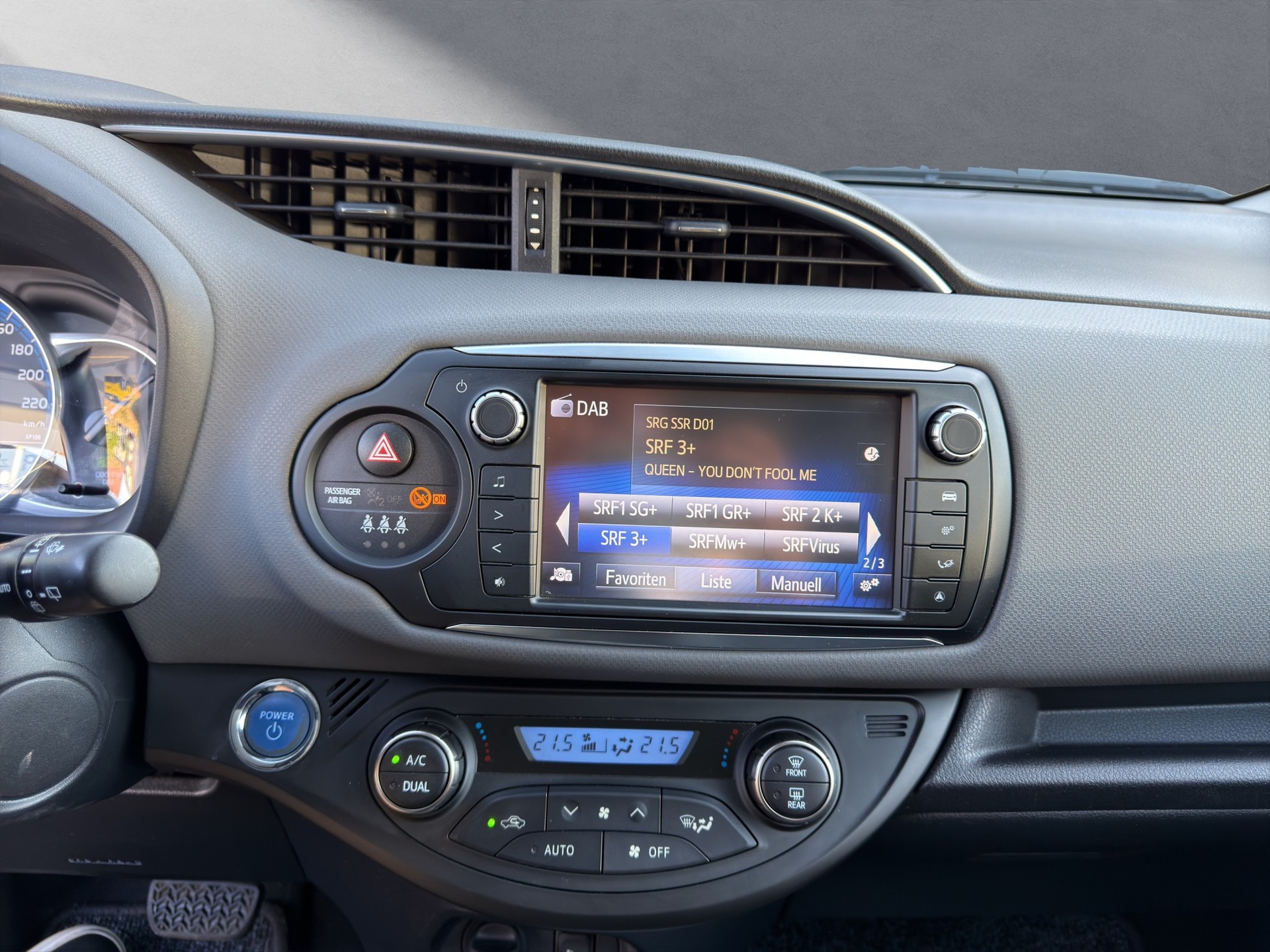 TOYOTA Yaris 1.5 VVT-i HSD Sol Premium-image-5