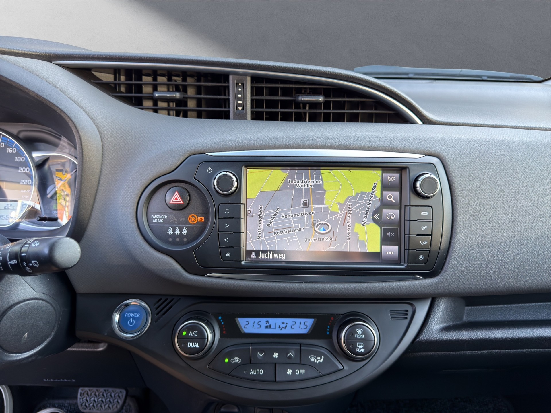 TOYOTA Yaris 1.5 VVT-i HSD Sol Premium-image-6