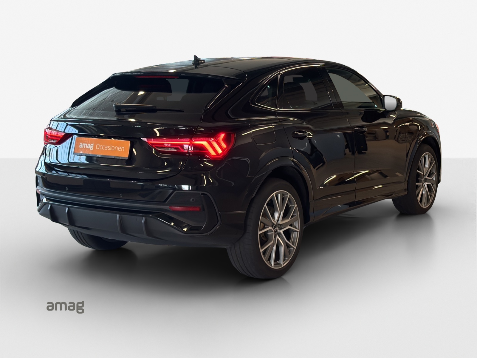 AUDI Q3 Sportback 45 TFSI S line quattro S-tronic-image-4