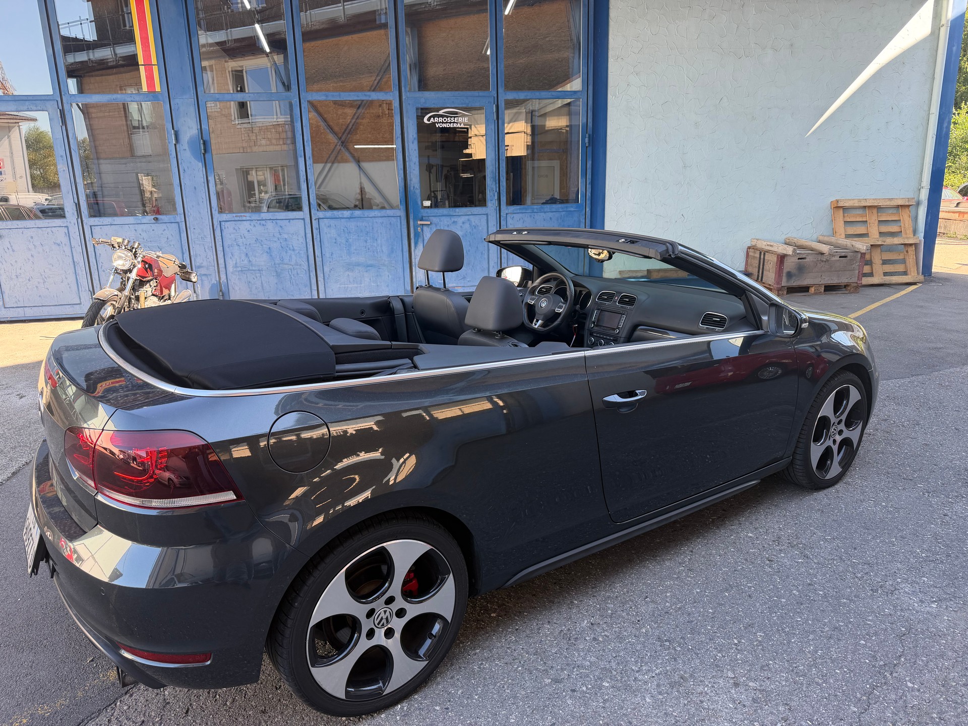 VW Golf Cabrio 2.0 TSI GTI DSG-image-7