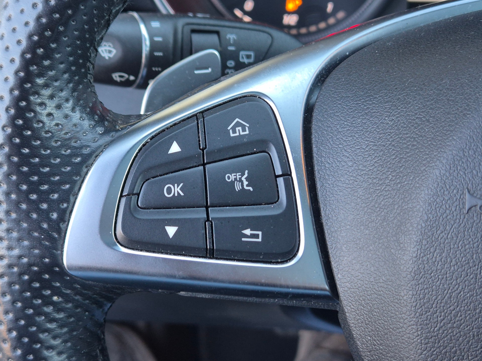 MERCEDES-BENZ C 250 d 4Matic 9G-Tronic-image-24