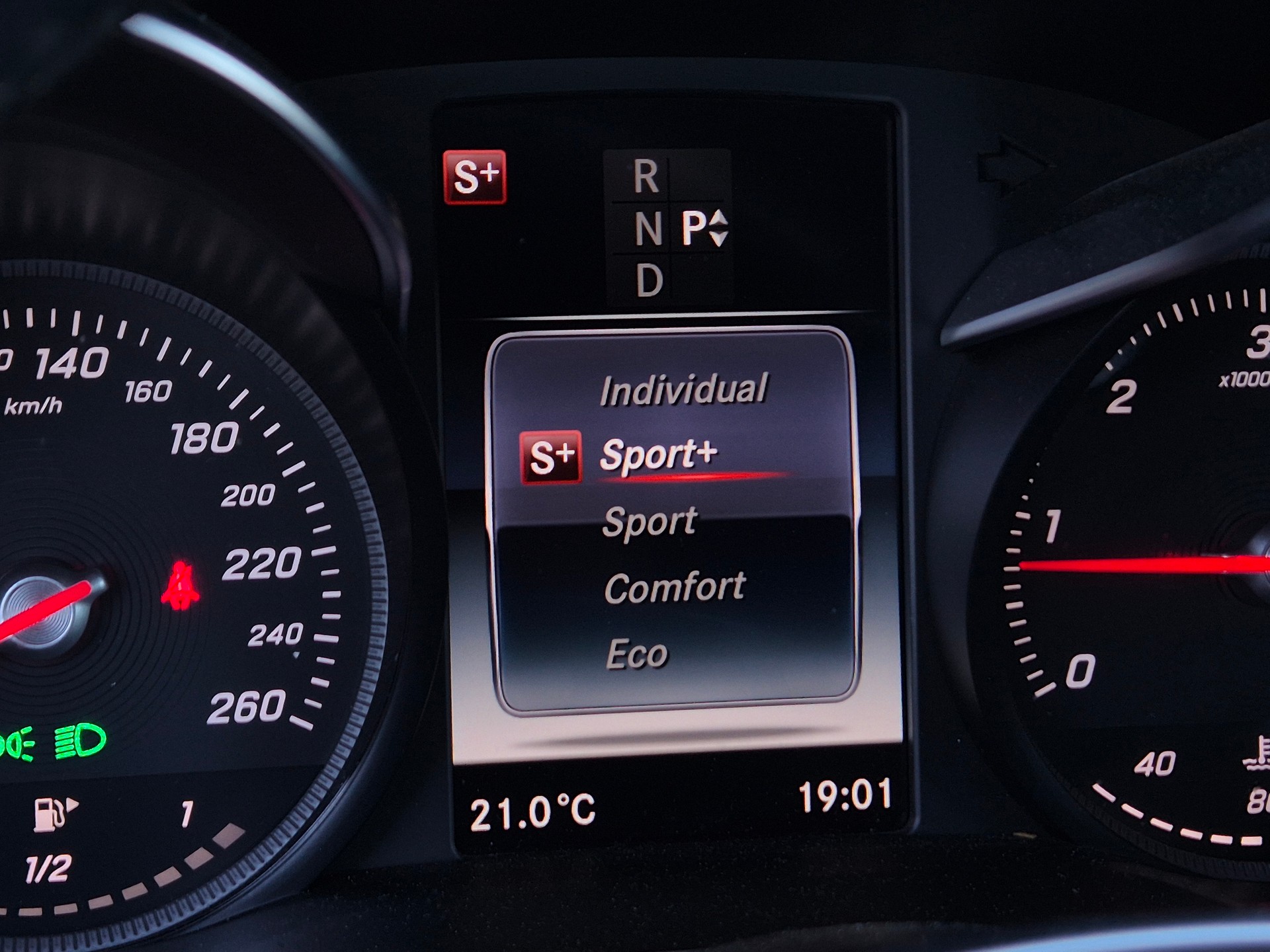 MERCEDES-BENZ C 250 d 4Matic 9G-Tronic-image-23