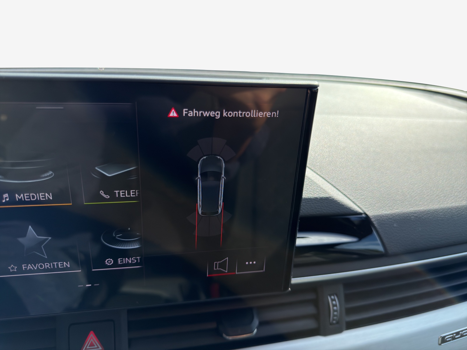 AUDI A4 Avant 40 TFSI S line S-tronic quattro-image-15