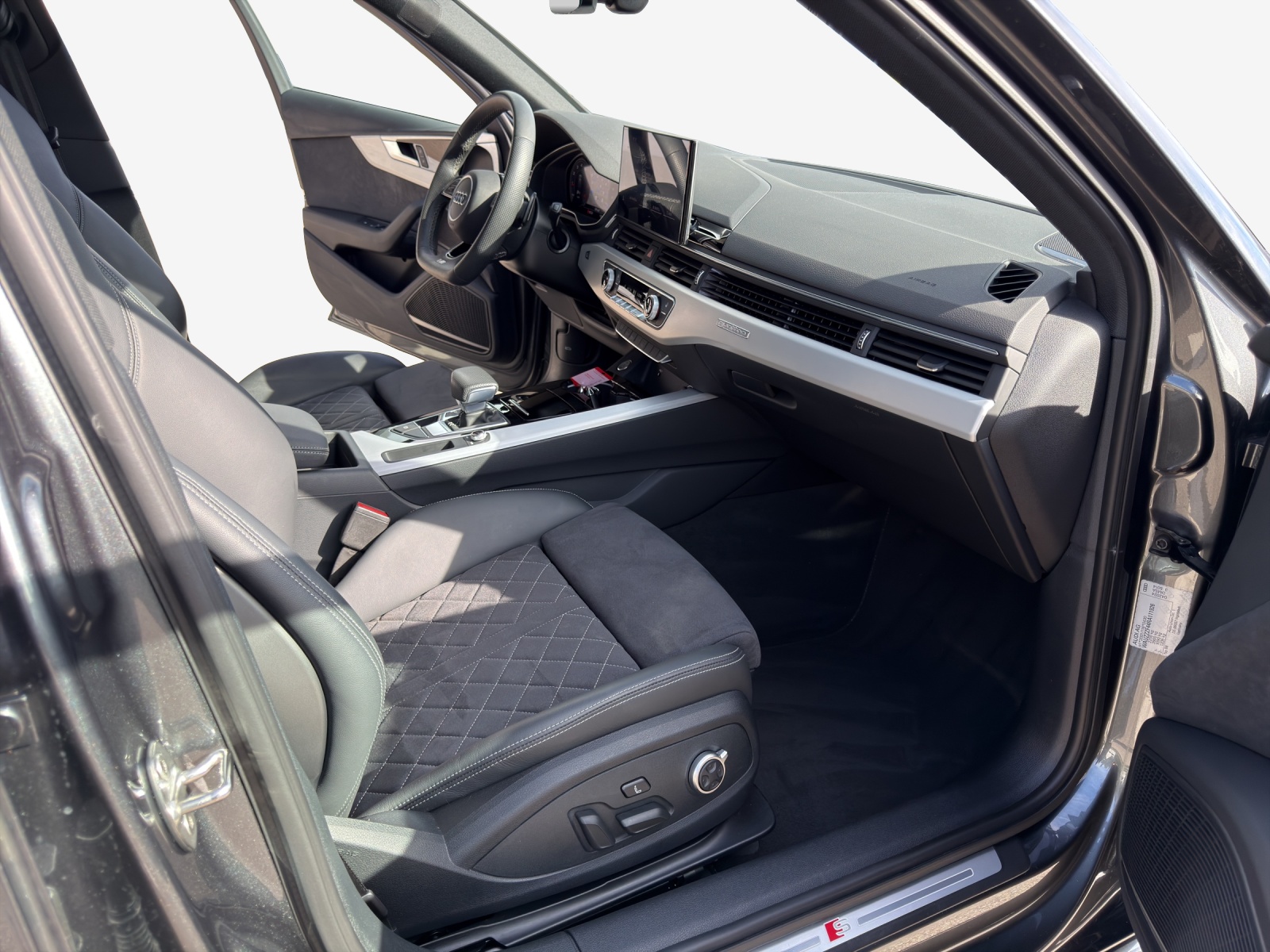 AUDI A4 Avant 40 TFSI S line S-tronic quattro-image-14