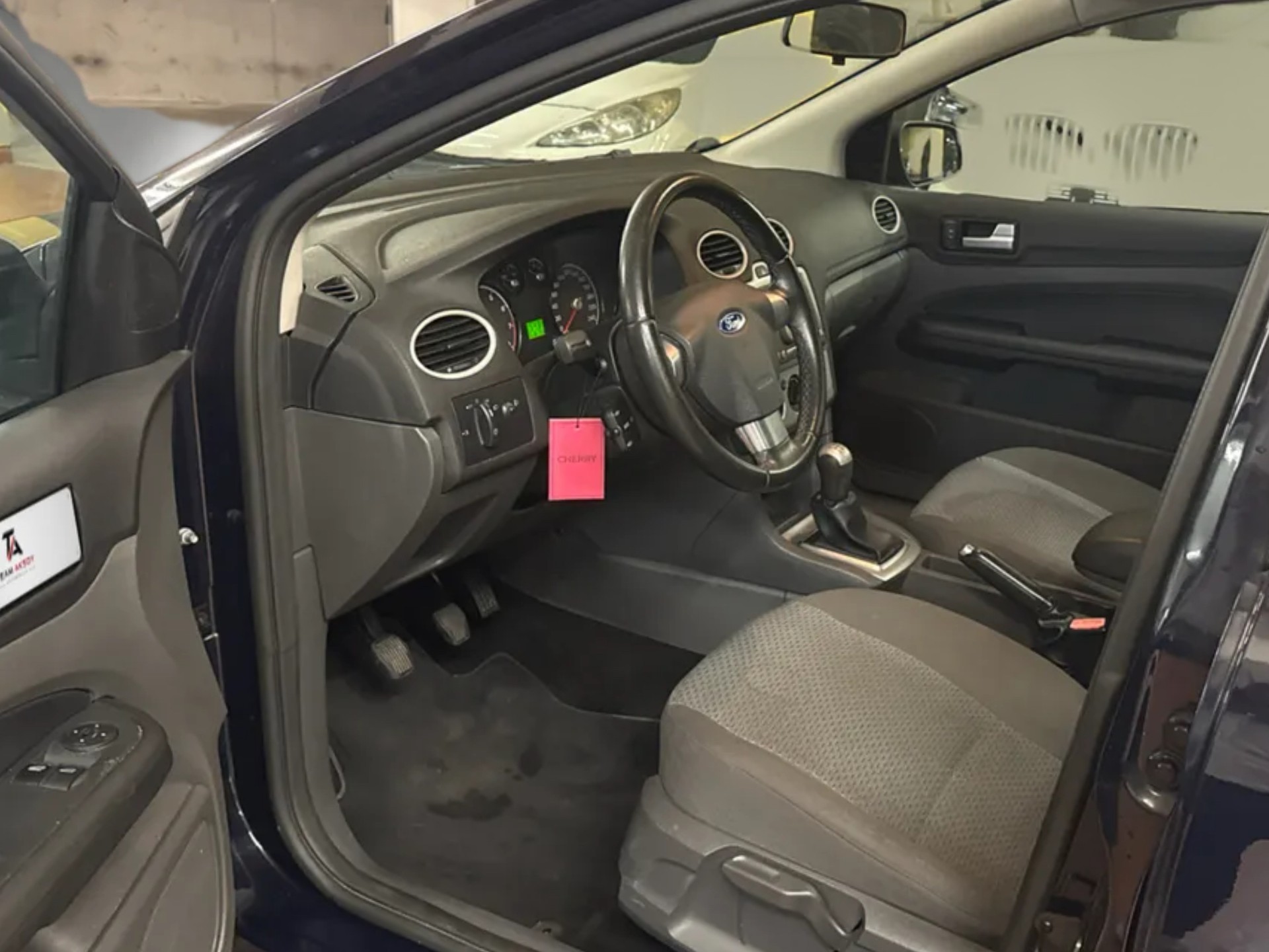FORD Focus 1.6i VCT Titanium-image-9