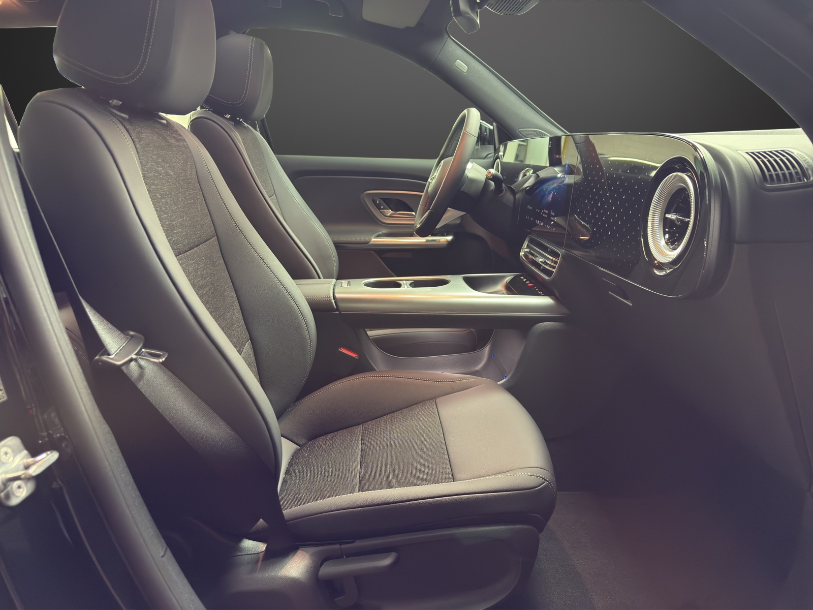 MERCEDES-BENZ GLB 200 4Matic 8G-Tronic-image-10
