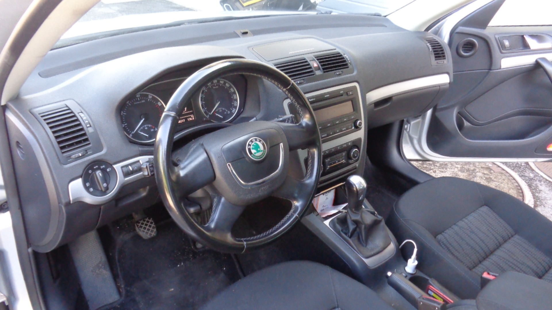 SKODA Octavia Combi 1.4 TSI Clever-image-4