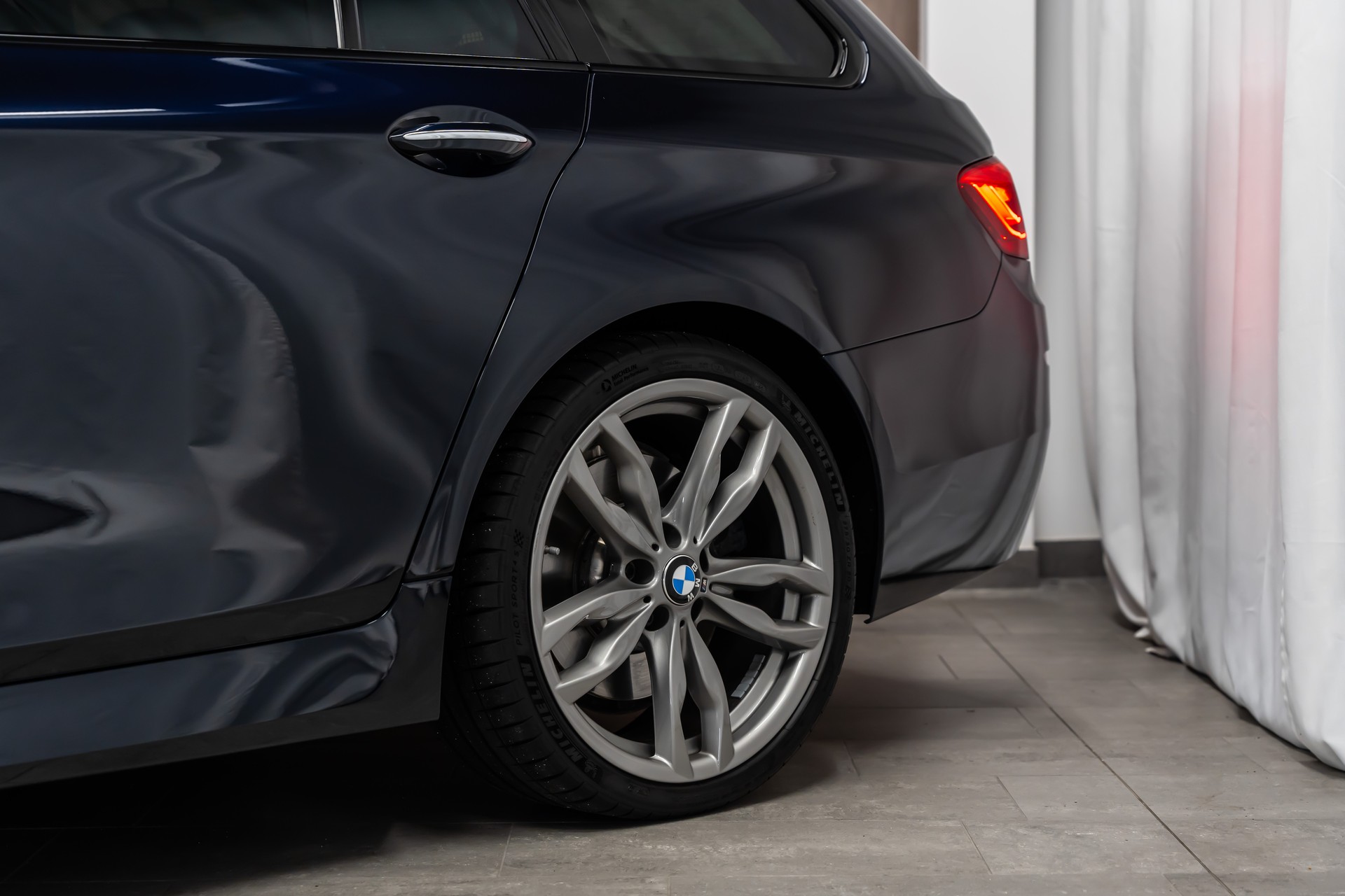 BMW 535d Touring xDrive Steptronic *Shadowline*Panorama*Leder*Head-Up*AHK*-image-5
