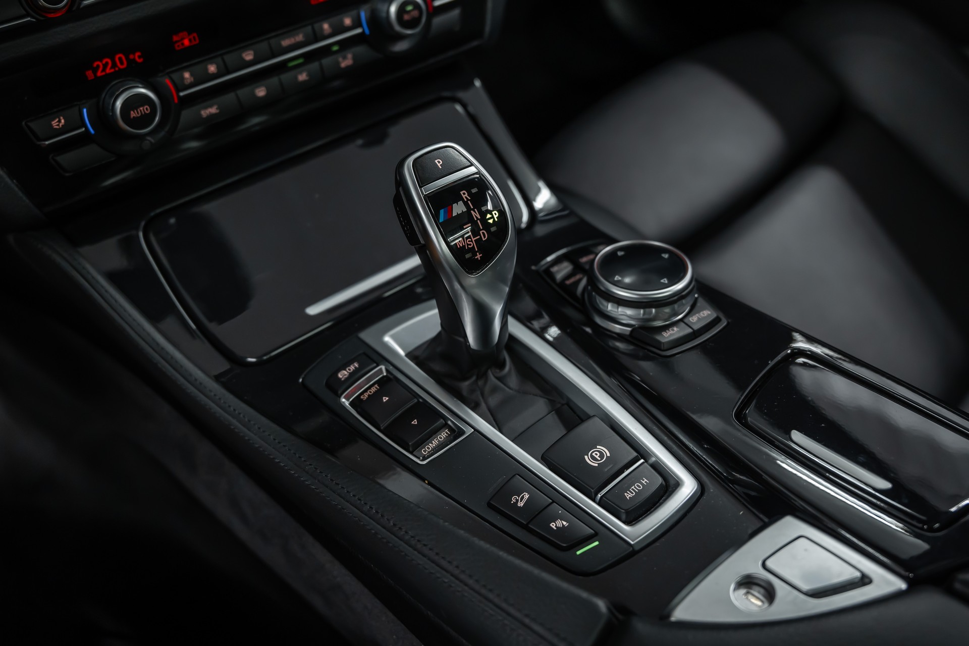 BMW 535d Touring xDrive Steptronic *Shadowline*Panorama*Leder*Head-Up*AHK*-image-20