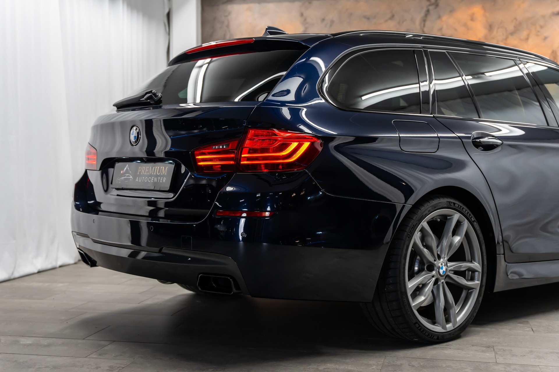 BMW 535d Touring xDrive Steptronic *Shadowline*Panorama*Leder*Head-Up*AHK*-image-7