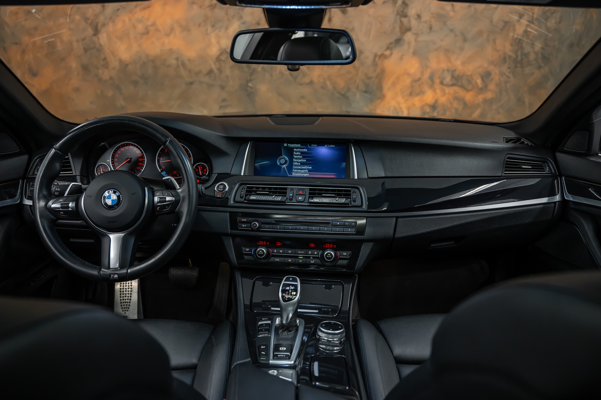 BMW 535d Touring xDrive Steptronic *Shadowline*Panorama*Leder*Head-Up*AHK*-image-18