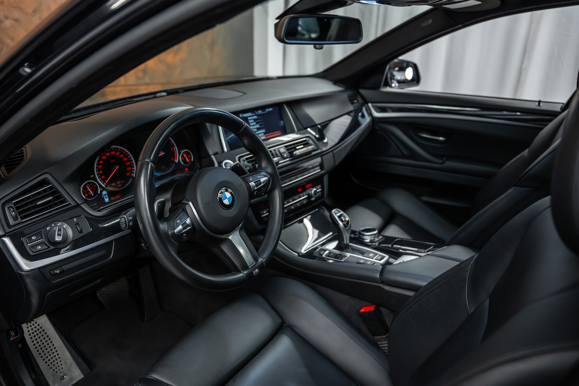 BMW 535d Touring xDrive Steptronic *Shadowline*Panorama*Leder*Head-Up*AHK*-image-12