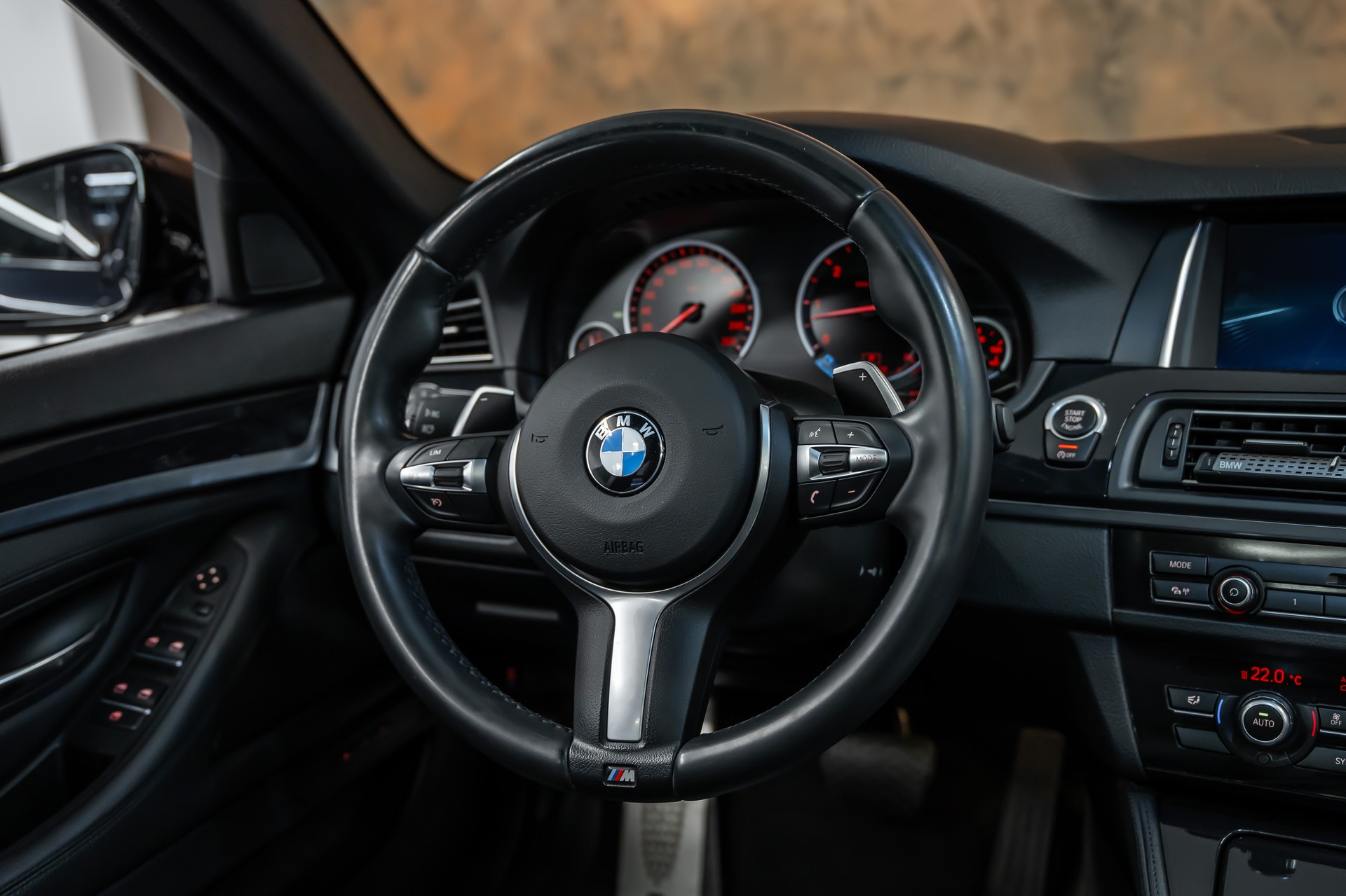 BMW 535d Touring xDrive Steptronic *Shadowline*Panorama*Leder*Head-Up*AHK*-image-19