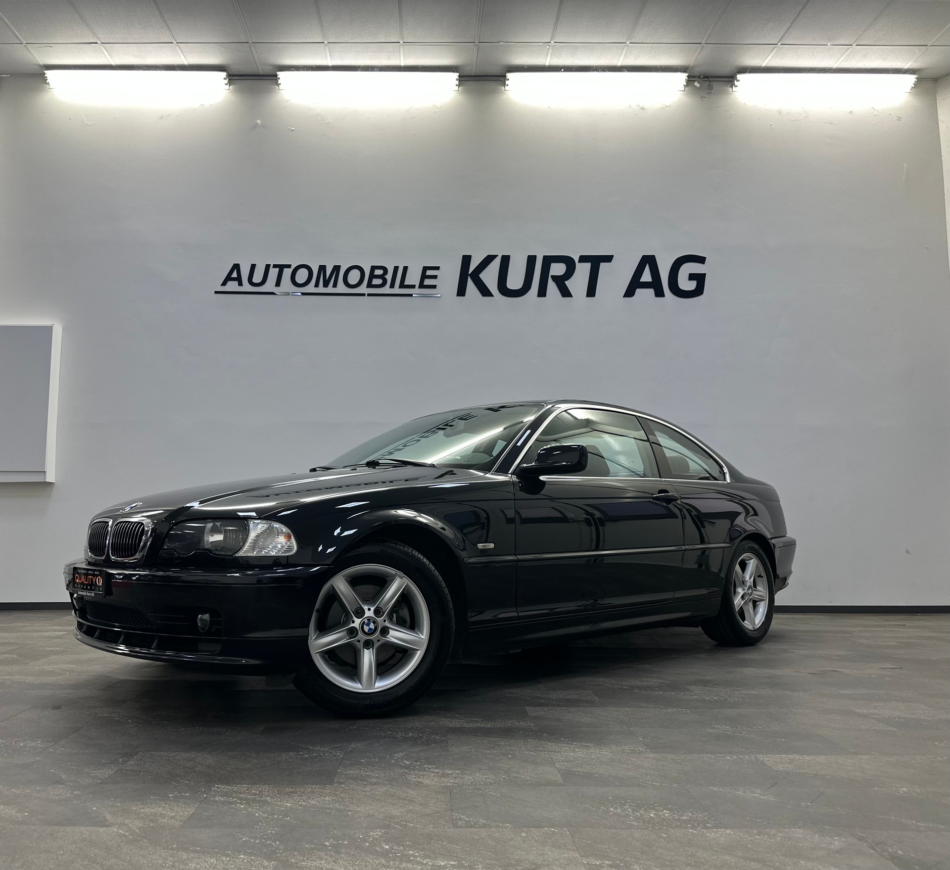 BMW 323Ci Coupé-image-1