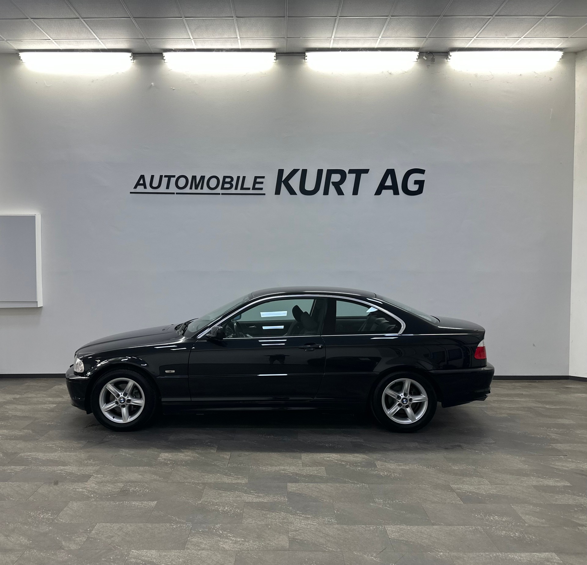 BMW 323Ci Coupé-image-2
