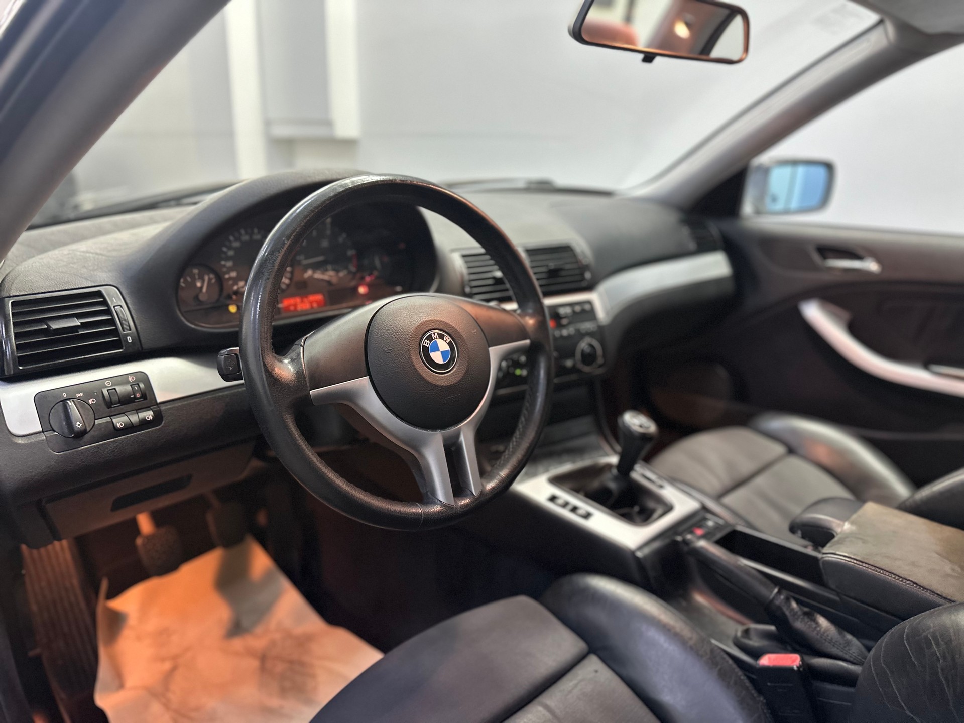 BMW 323Ci Coupé-image-7