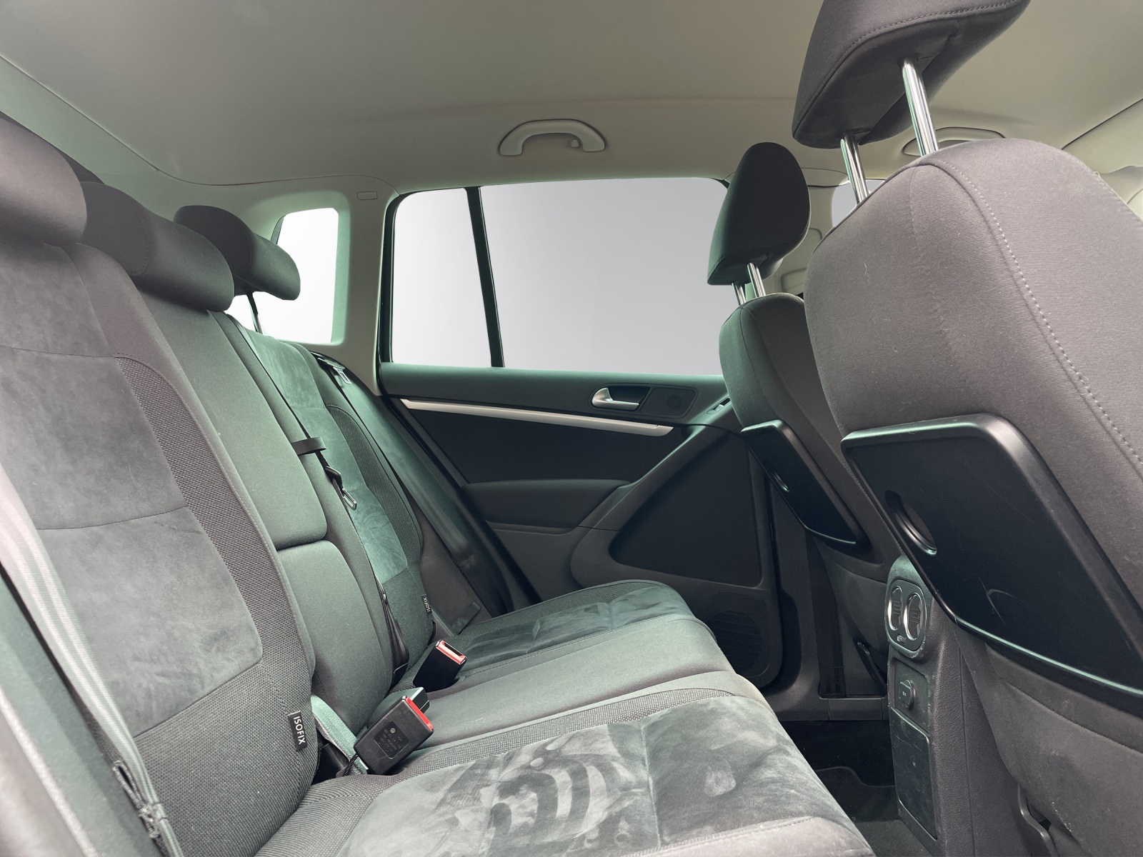 VW Tiguan 2.0 TDI BlueMotion Sport&Style 4Motion DSG-image-9