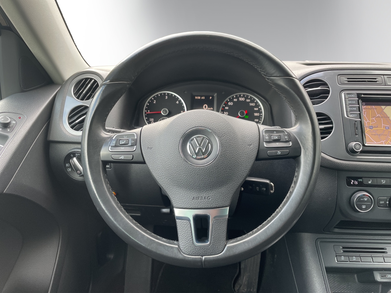 VW Tiguan 2.0 TDI BlueMotion Sport&Style 4Motion DSG-image-12