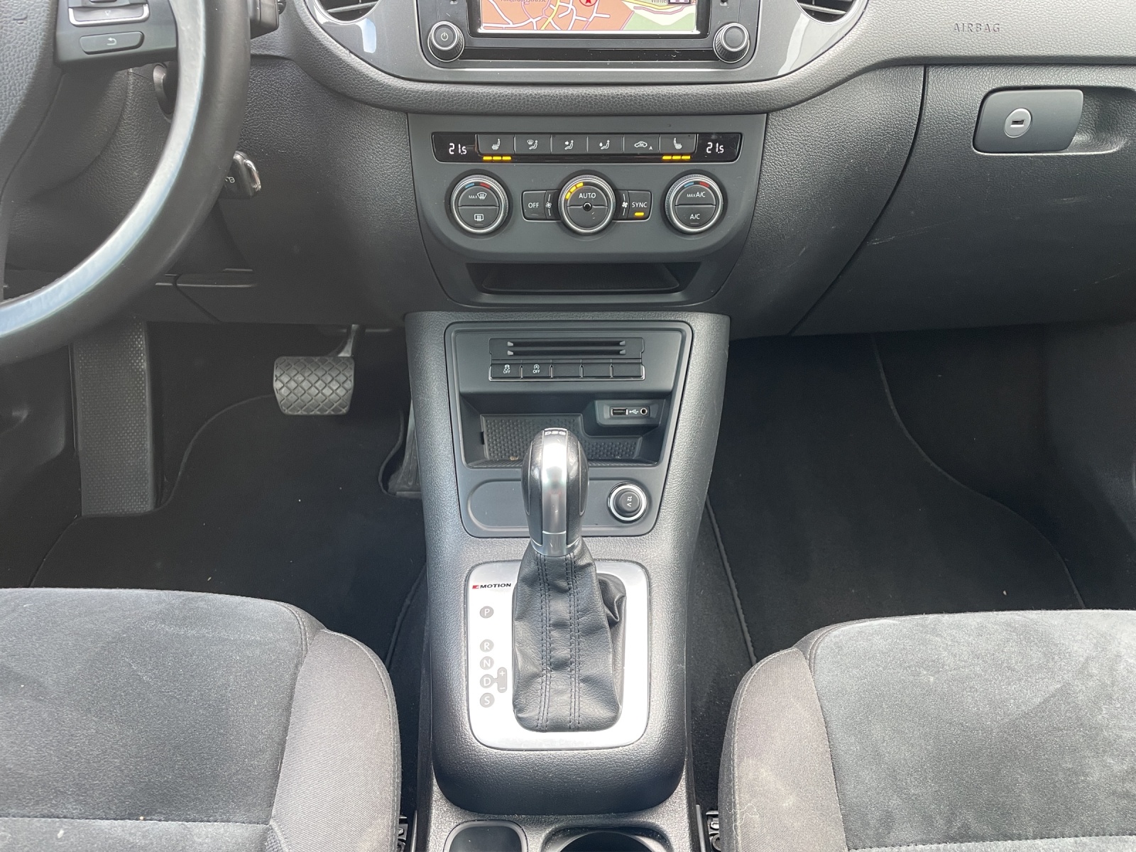VW Tiguan 2.0 TDI BlueMotion Sport&Style 4Motion DSG-image-13