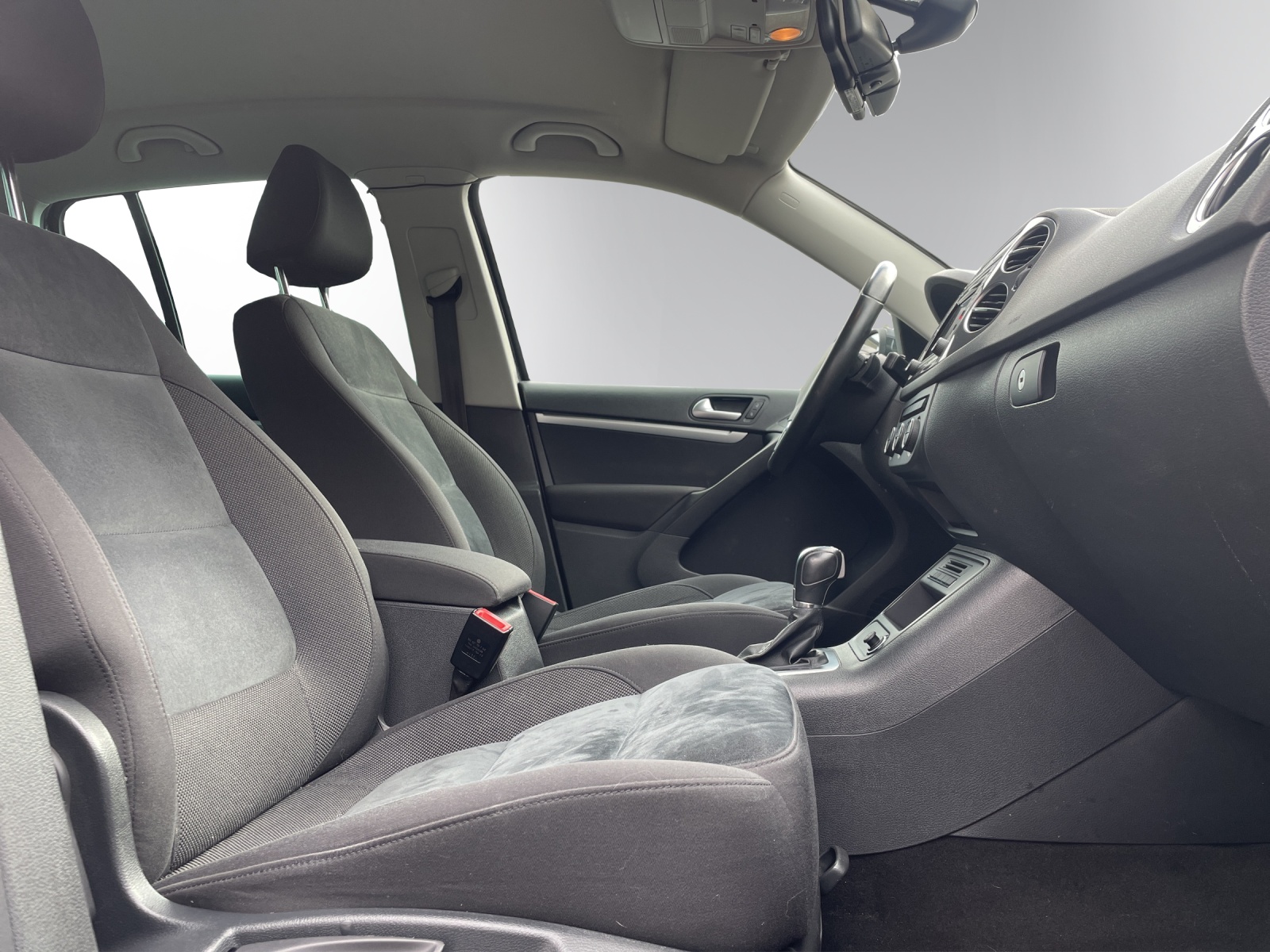 VW Tiguan 2.0 TDI BlueMotion Sport&Style 4Motion DSG-image-8