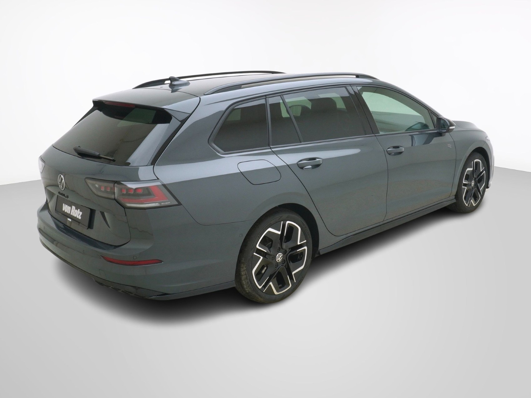 VW Golf VIII Variant 1.5 eTSI R-Line DSG-image-4