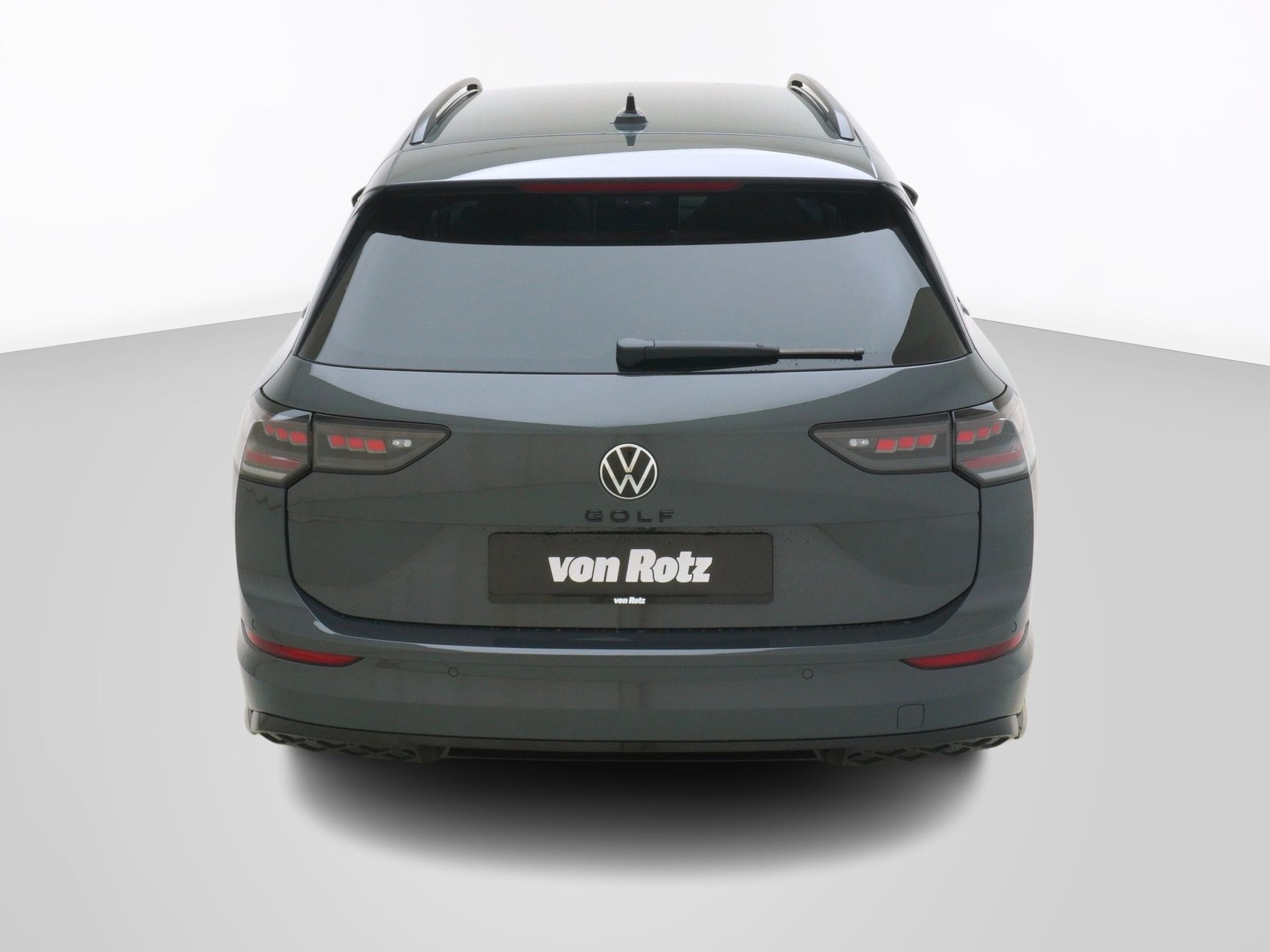 VW Golf VIII Variant 1.5 eTSI R-Line DSG-image-2