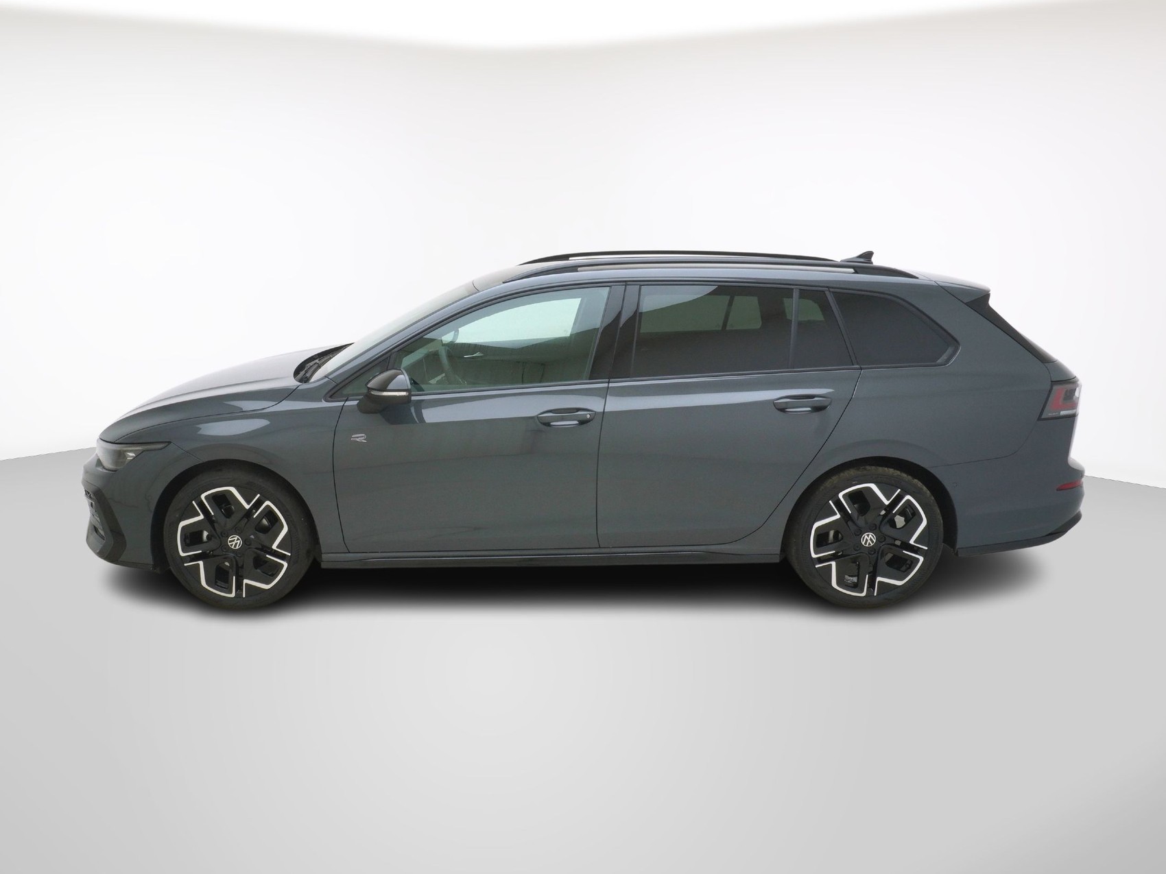 VW Golf VIII Variant 1.5 eTSI R-Line DSG-image-1
