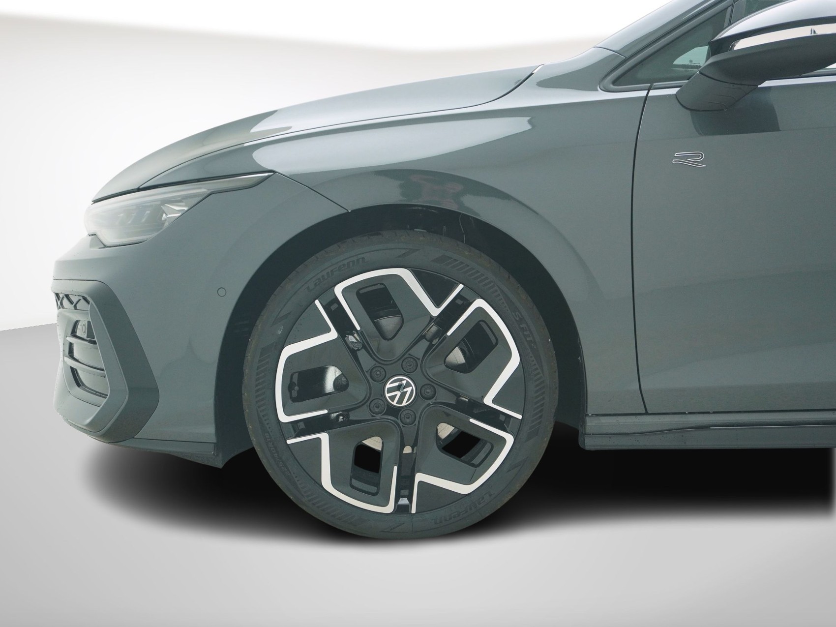 VW Golf VIII Variant 1.5 eTSI R-Line DSG-image-8
