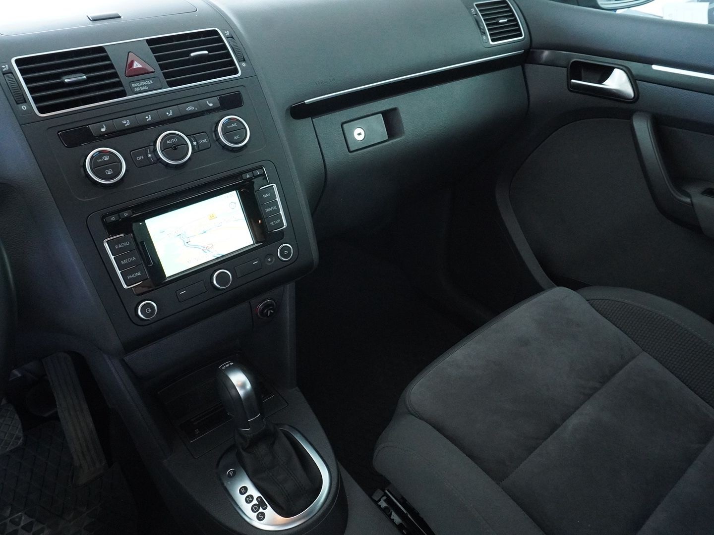 VW Touran 1.4 TSI Highline DSG-image-6
