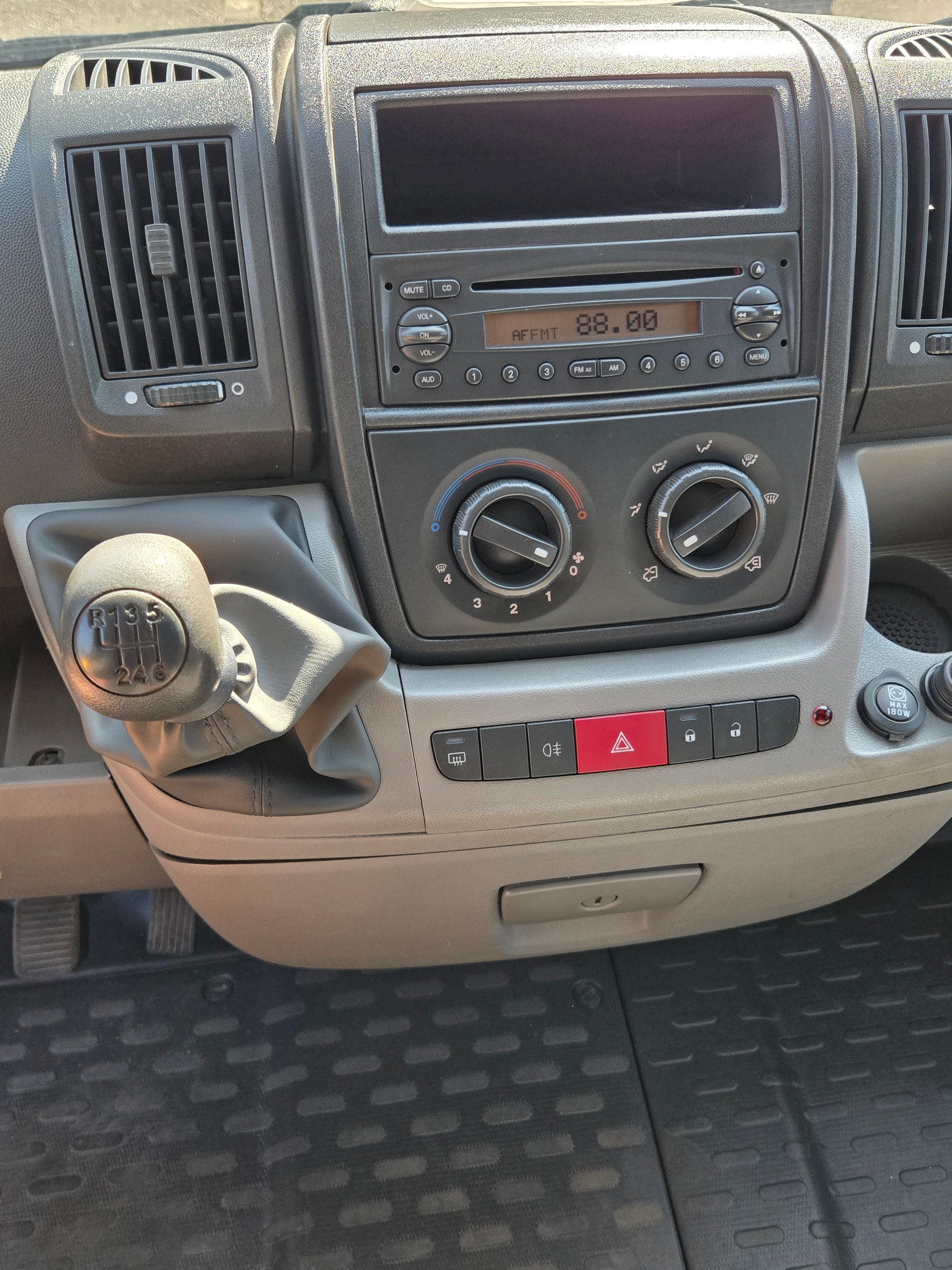 PEUGEOT Boxer 2.2 HDI 335 L3H3-image-11