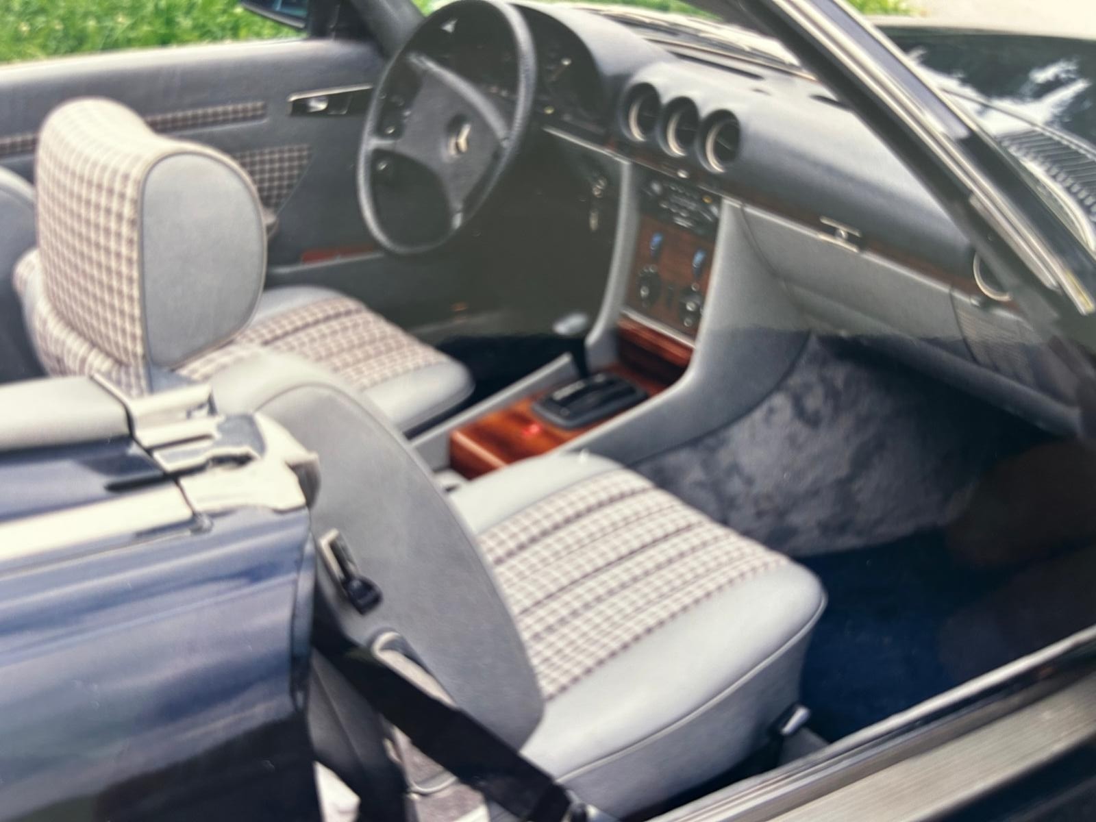MERCEDES-BENZ R107-image-5