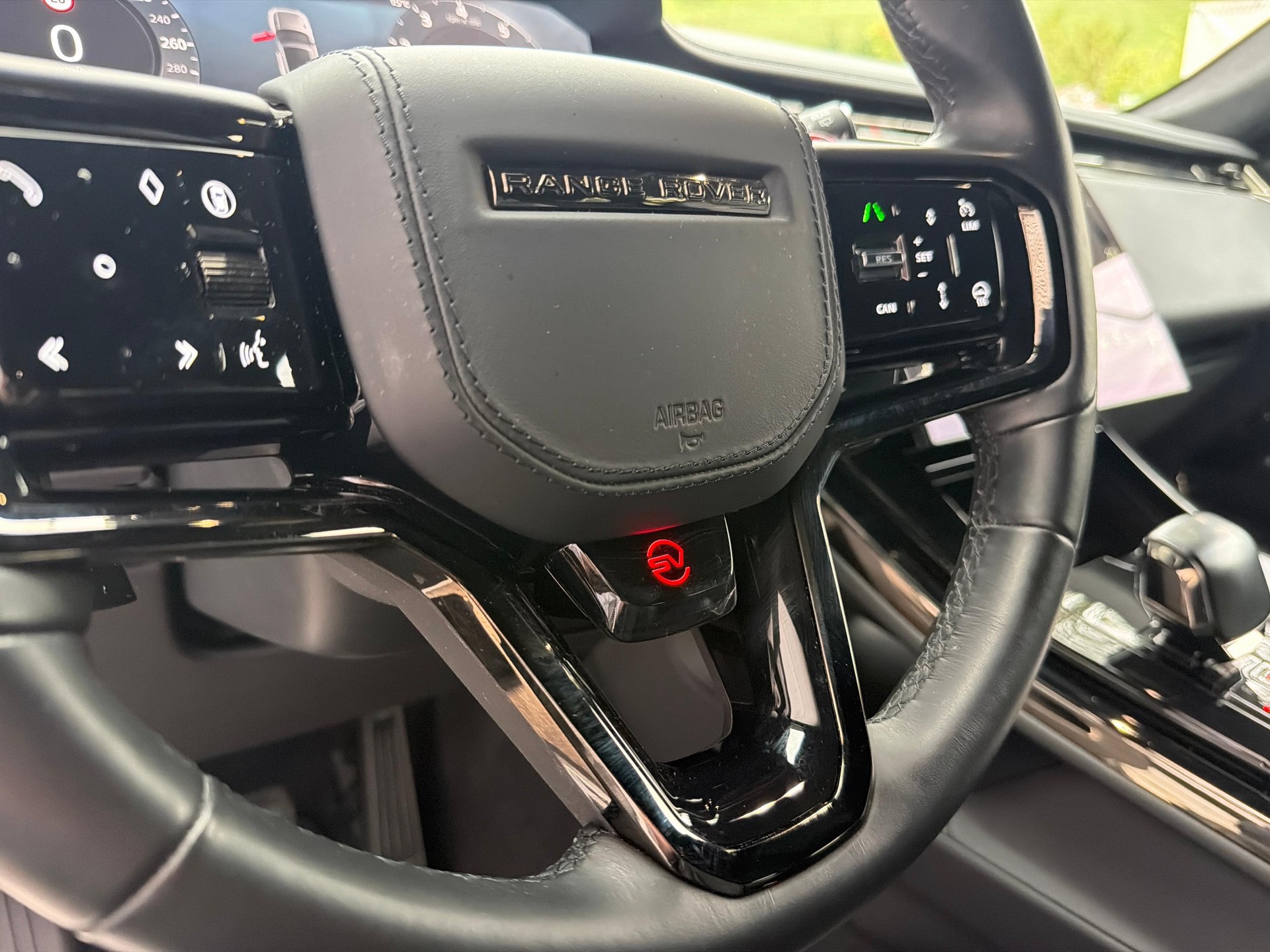 LAND ROVER Range Rover Sport 4.4 V8 SV Edition One 635PS-image-19