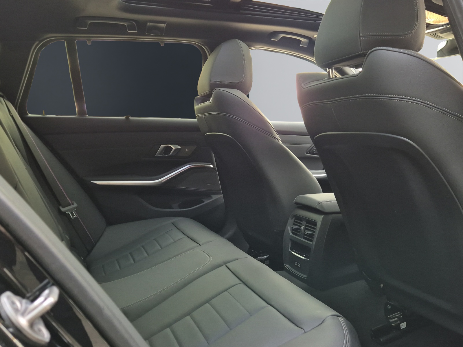 BMW 320d xDrive SAG Touring-image-14