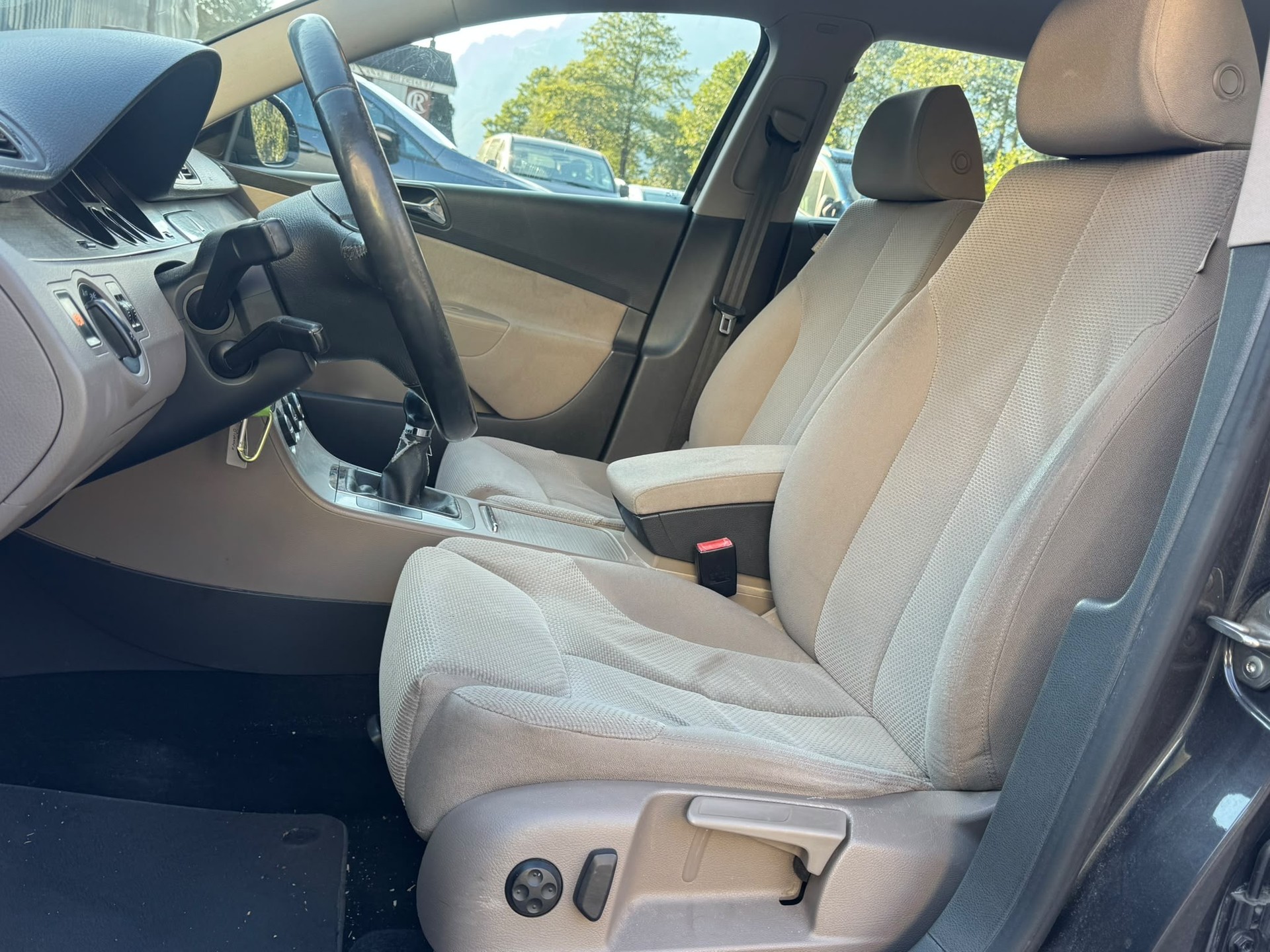 VW Passat Variant 2.0 TDI Comfortline 4Motion-image-10