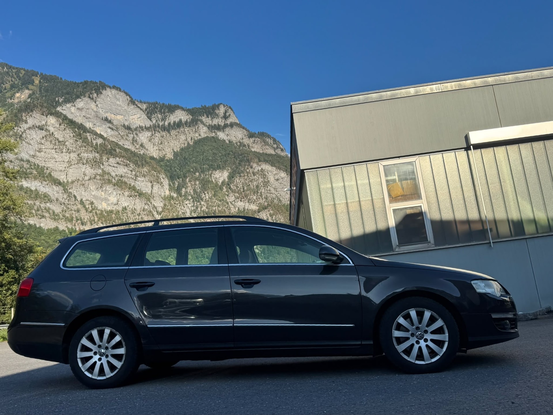 VW Passat Variant 2.0 TDI Comfortline 4Motion-image-12