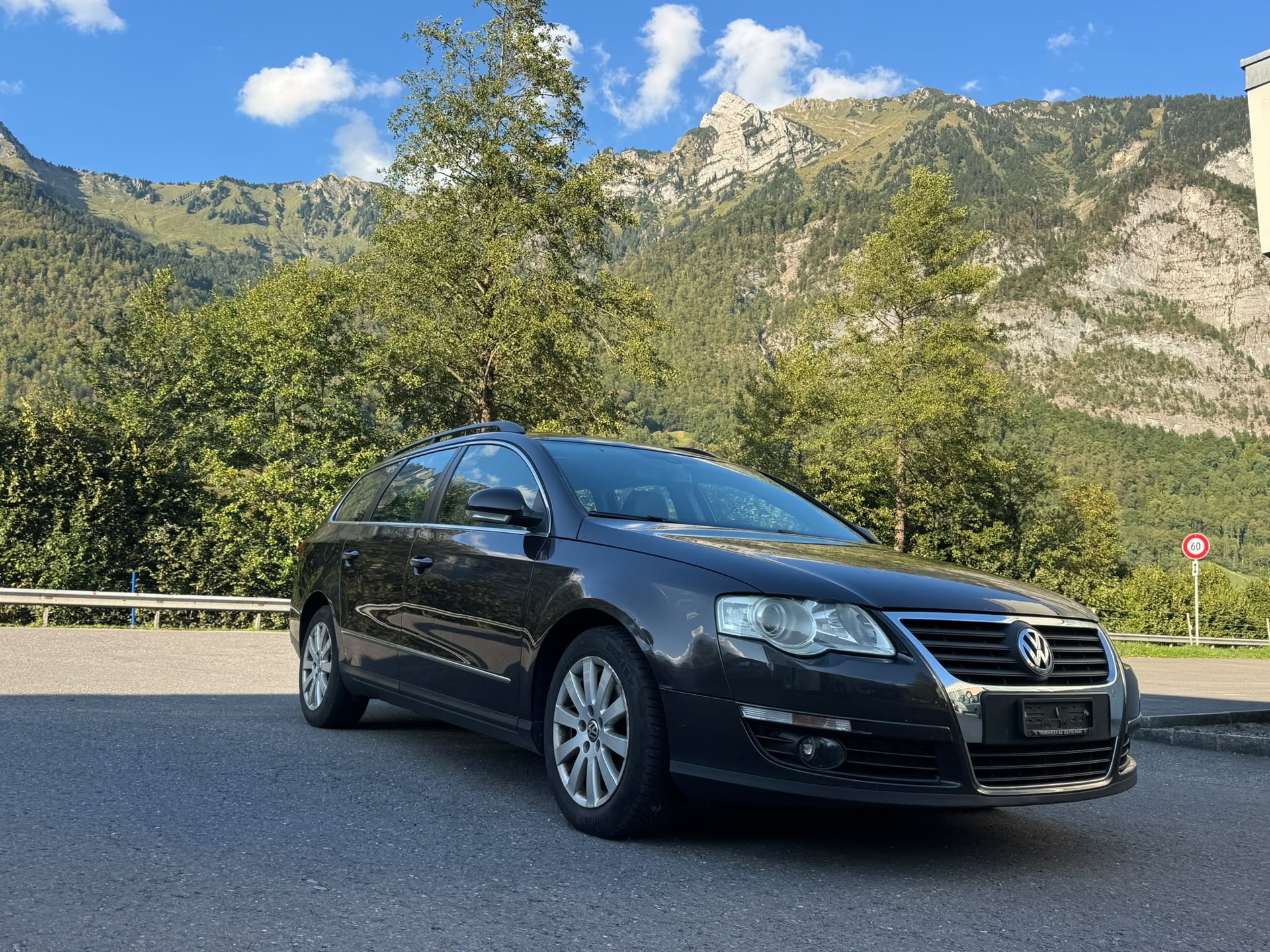VW Passat Variant 2.0 TDI Comfortline 4Motion-image-1