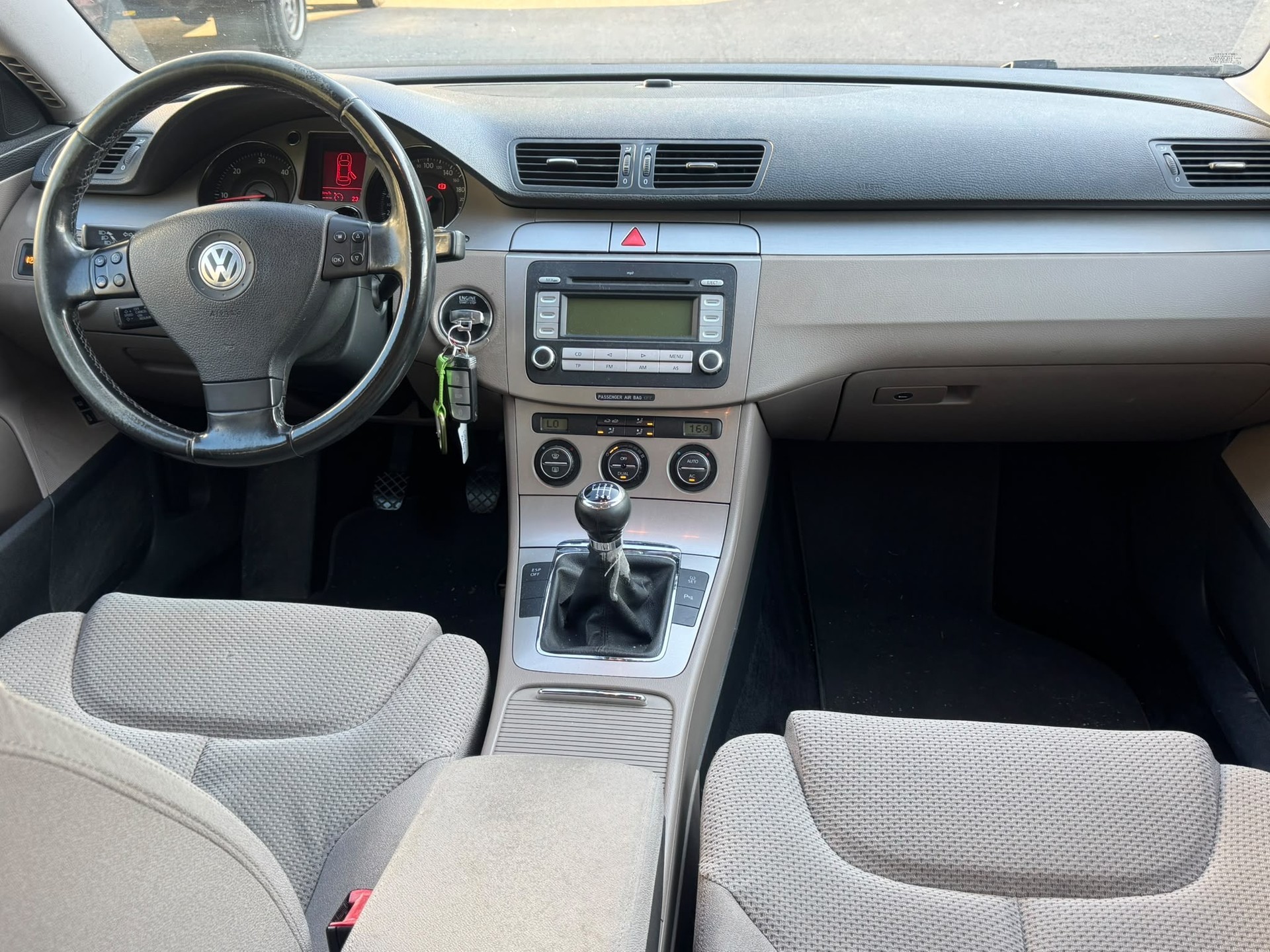 VW Passat Variant 2.0 TDI Comfortline 4Motion-image-9