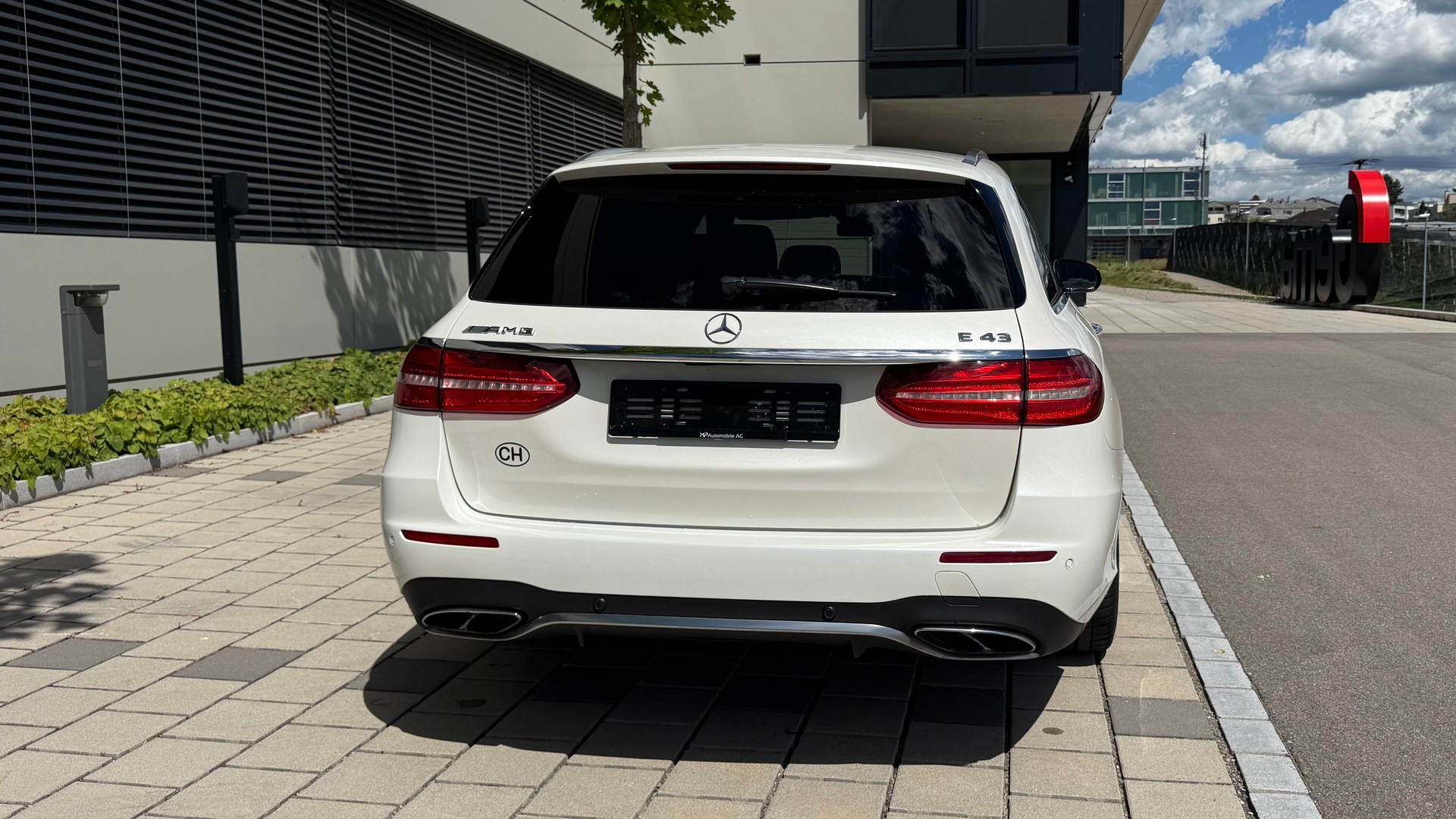 MERCEDES-BENZ E 43 AMG-image-3