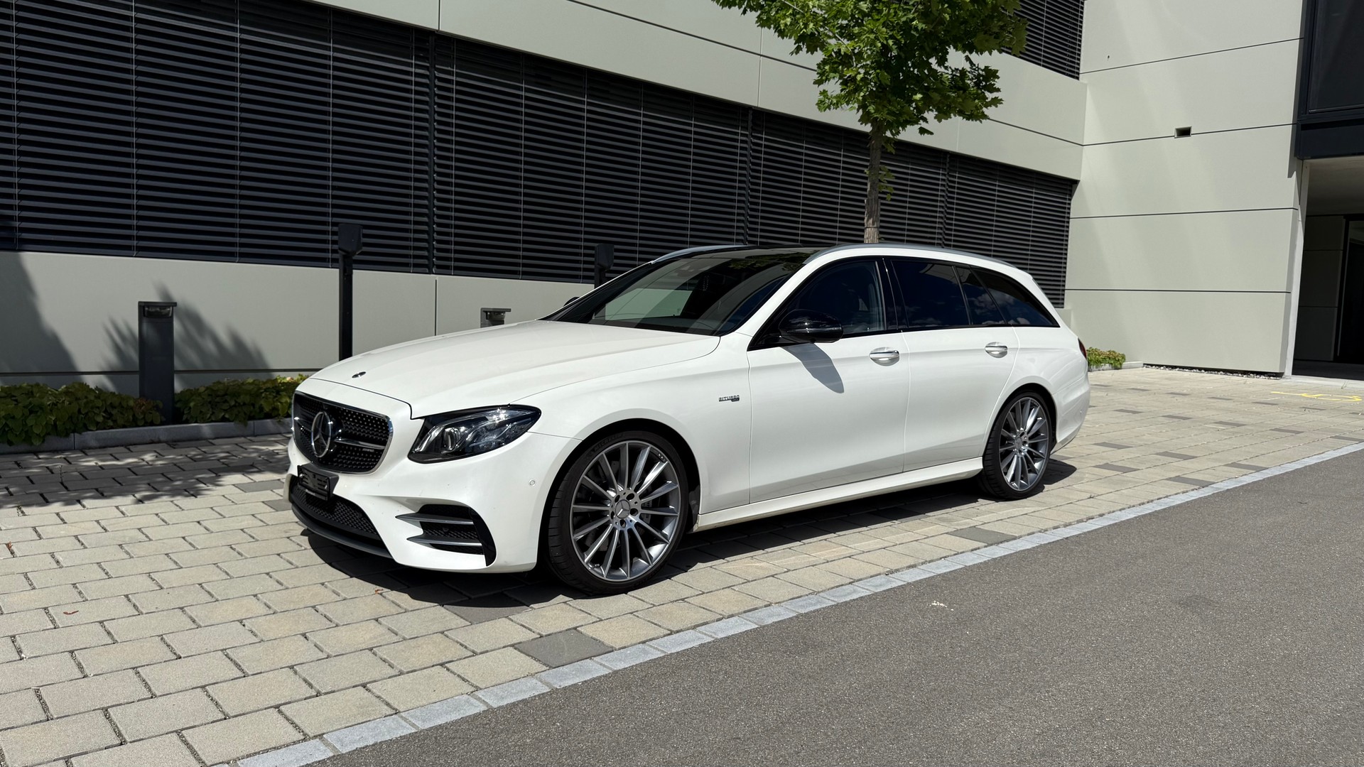 MERCEDES-BENZ E 43 AMG-image-1