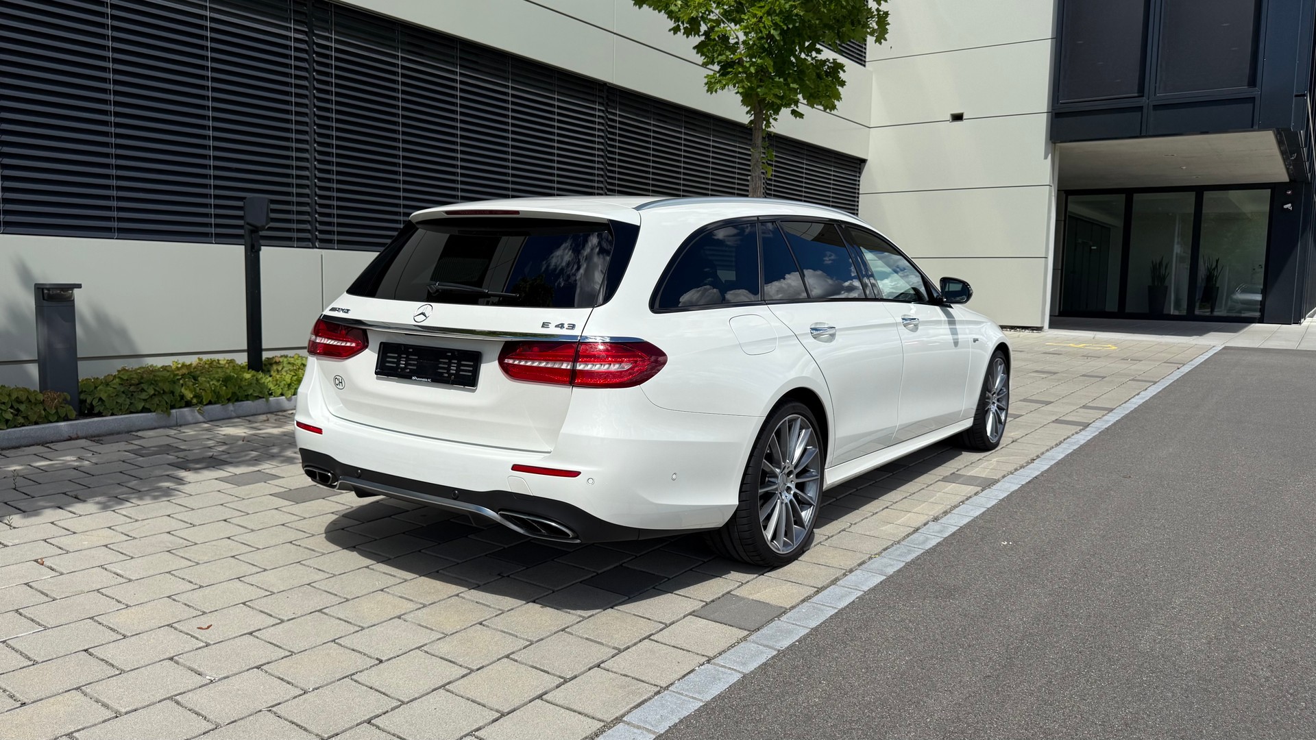 MERCEDES-BENZ E 43 AMG-image-2