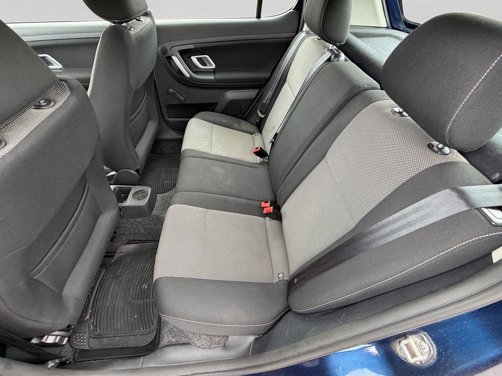 SKODA Fabia 1.6 Ambiente-image-11