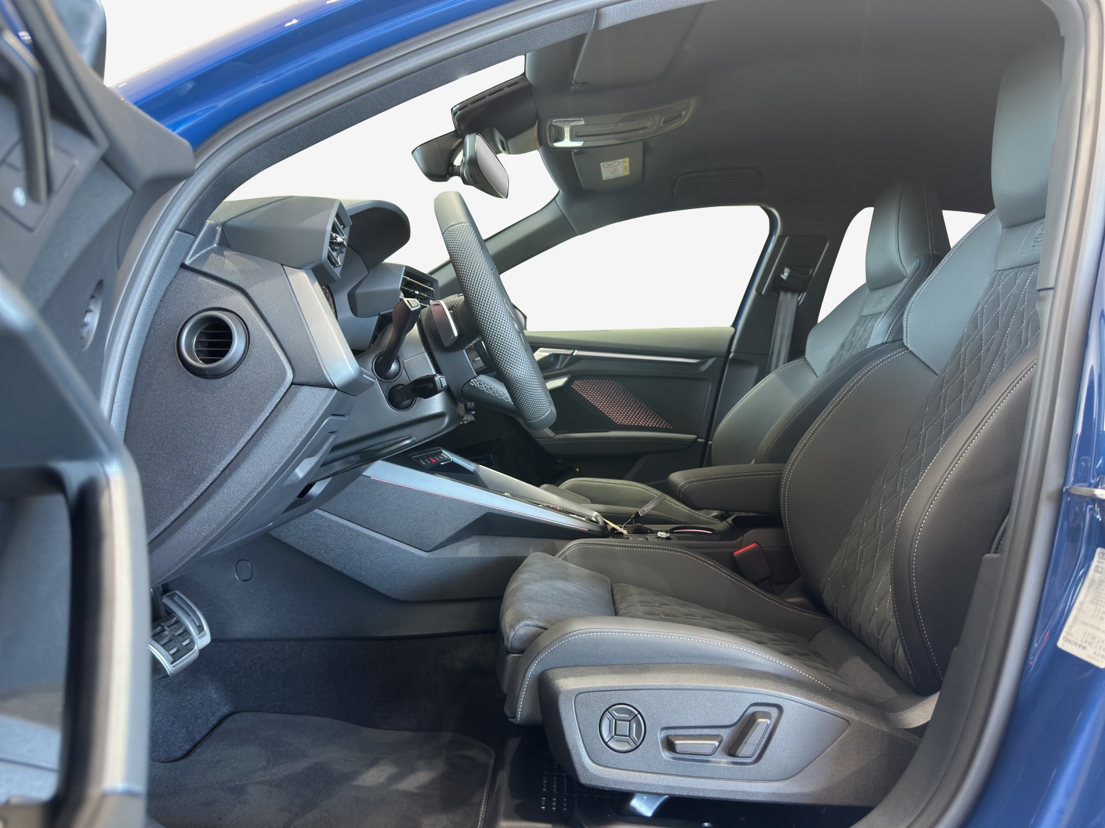AUDI A3 Sportback TFSI 110 kW S line Attraction S tronic-image-7