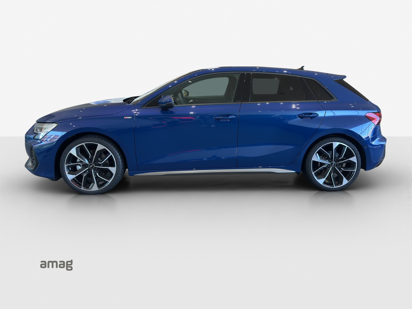 AUDI A3 Sportback TFSI 110 kW S line Attraction S tronic-image-1