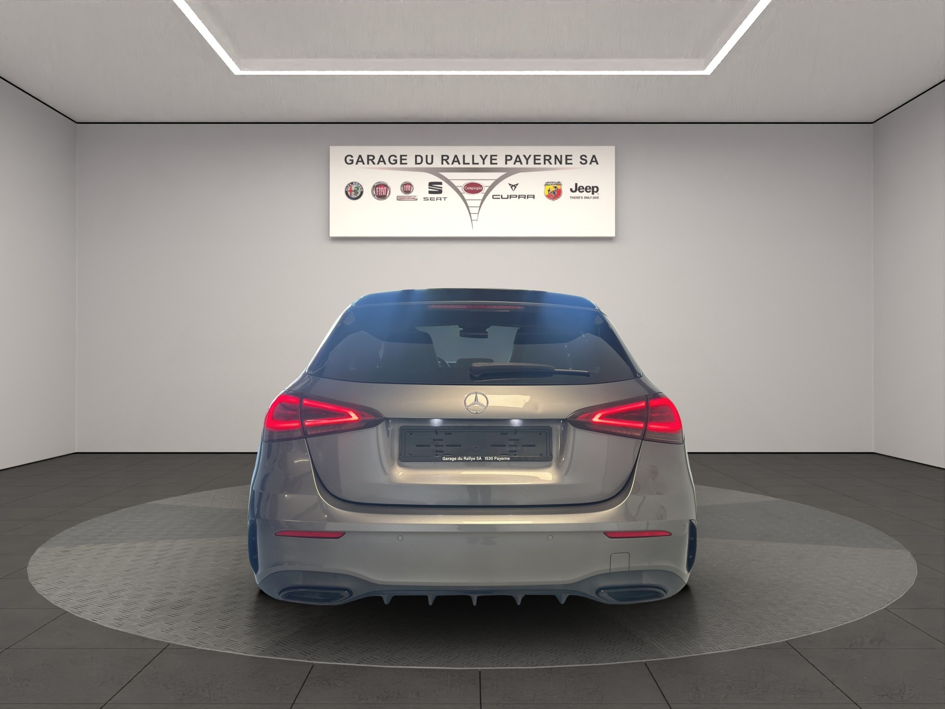 MERCEDES-BENZ A 250 AMG Line 7G-DCT-image-3