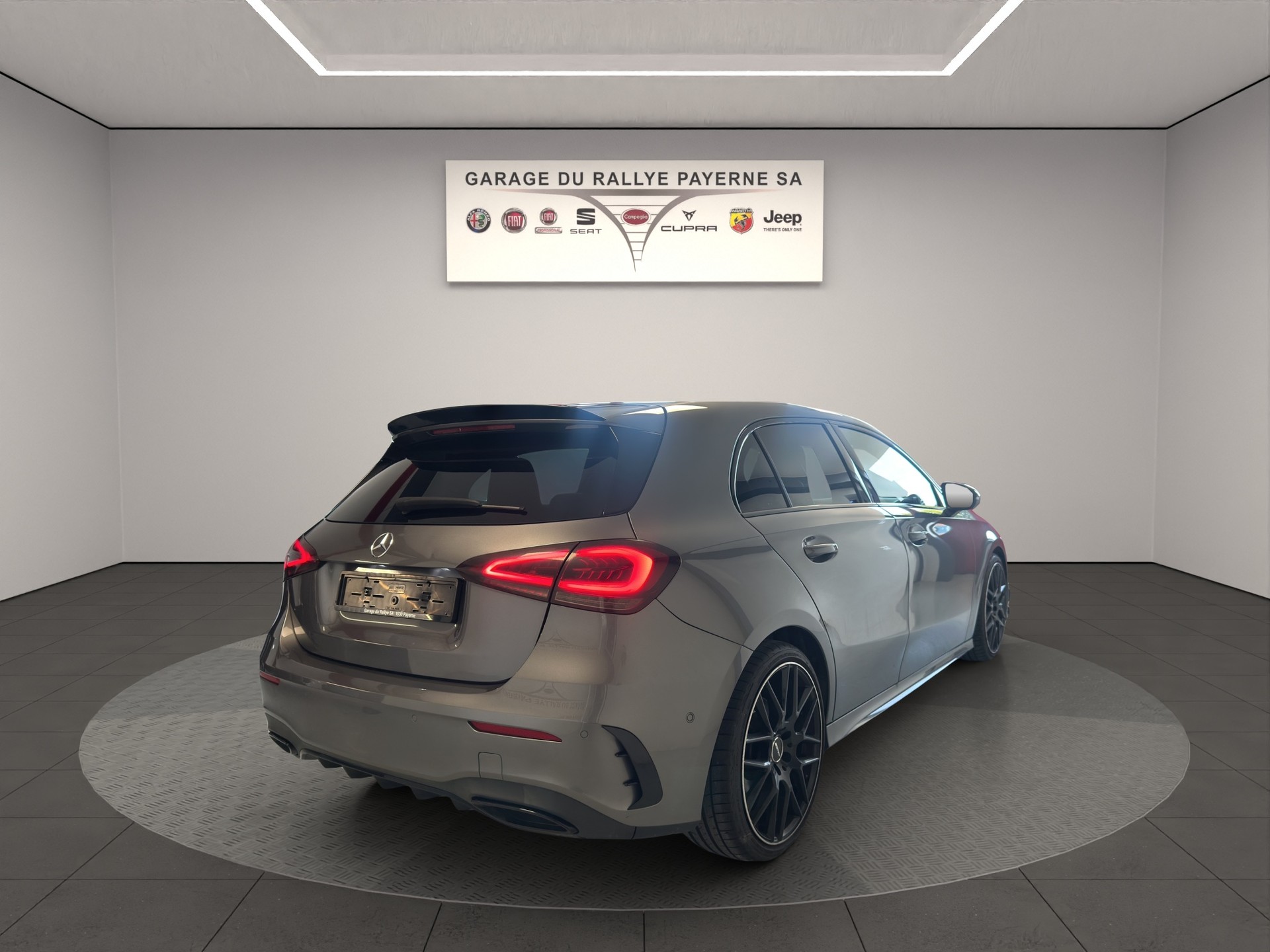 MERCEDES-BENZ A 250 AMG Line 7G-DCT-image-4