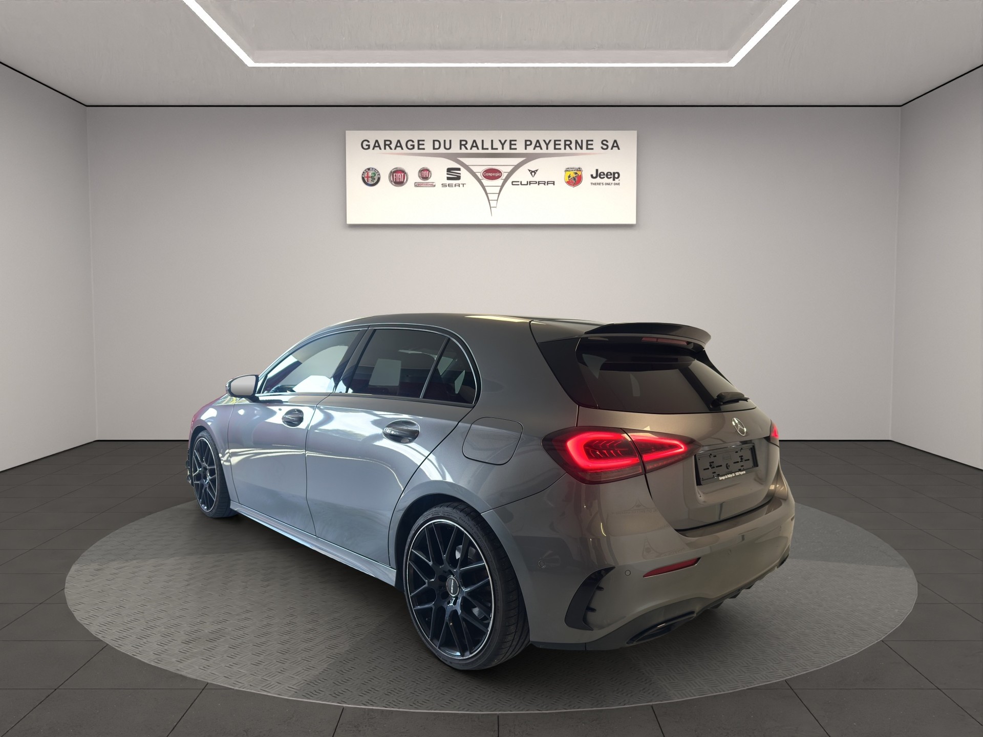 MERCEDES-BENZ A 250 AMG Line 7G-DCT-image-2