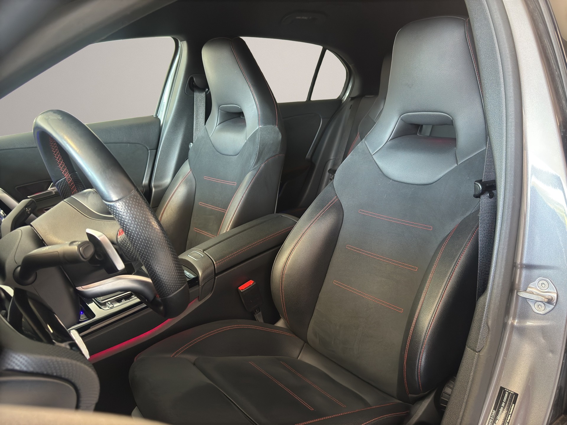MERCEDES-BENZ A 250 AMG Line 7G-DCT-image-7