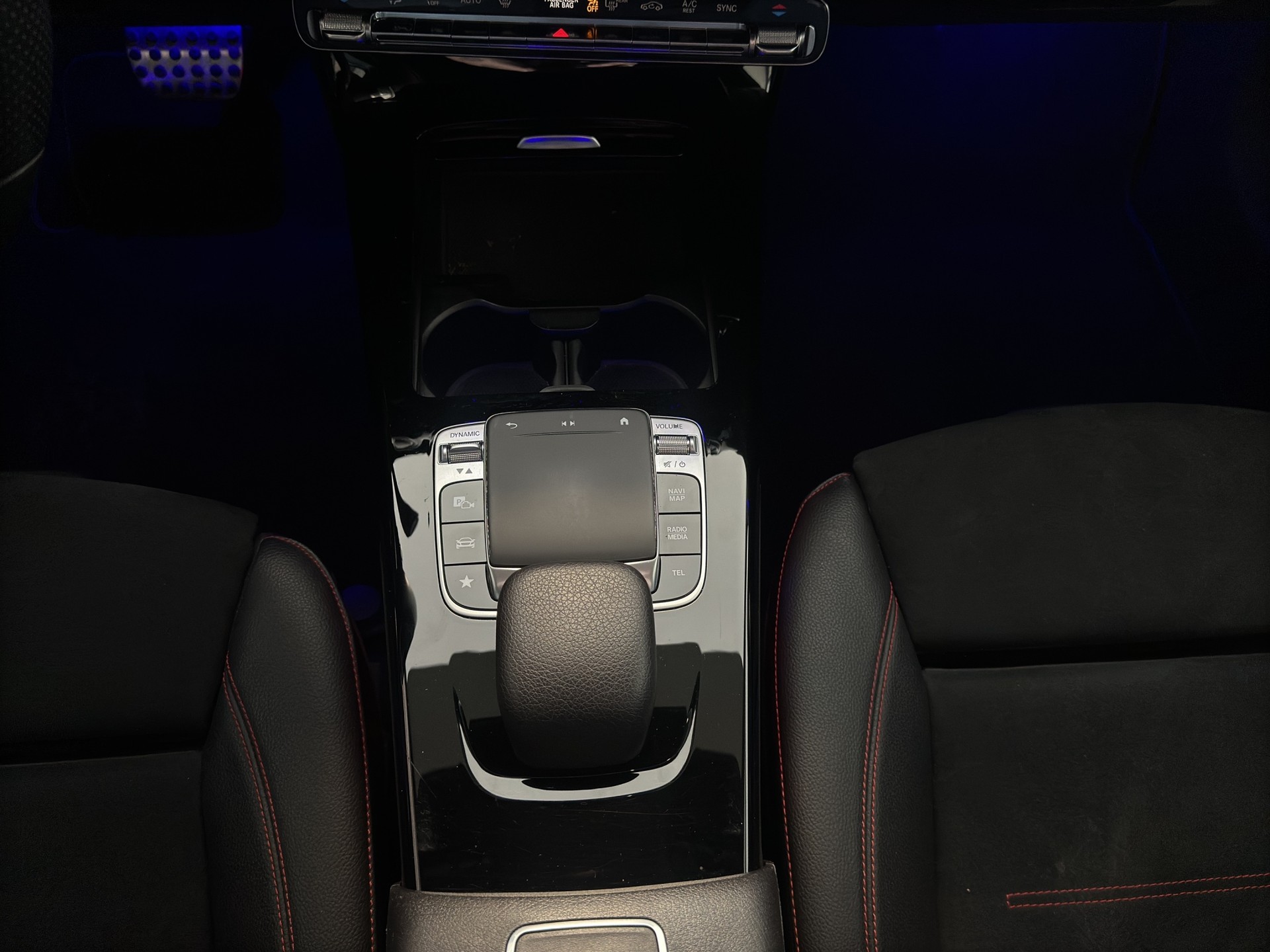 MERCEDES-BENZ A 250 AMG Line 7G-DCT-image-16